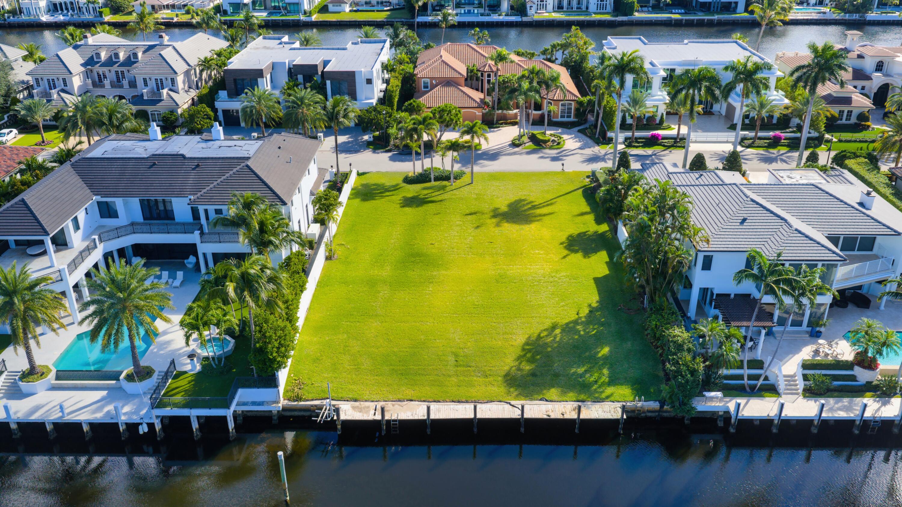 ROYAL PALM YACHT & COUNTRY CLUB - Land