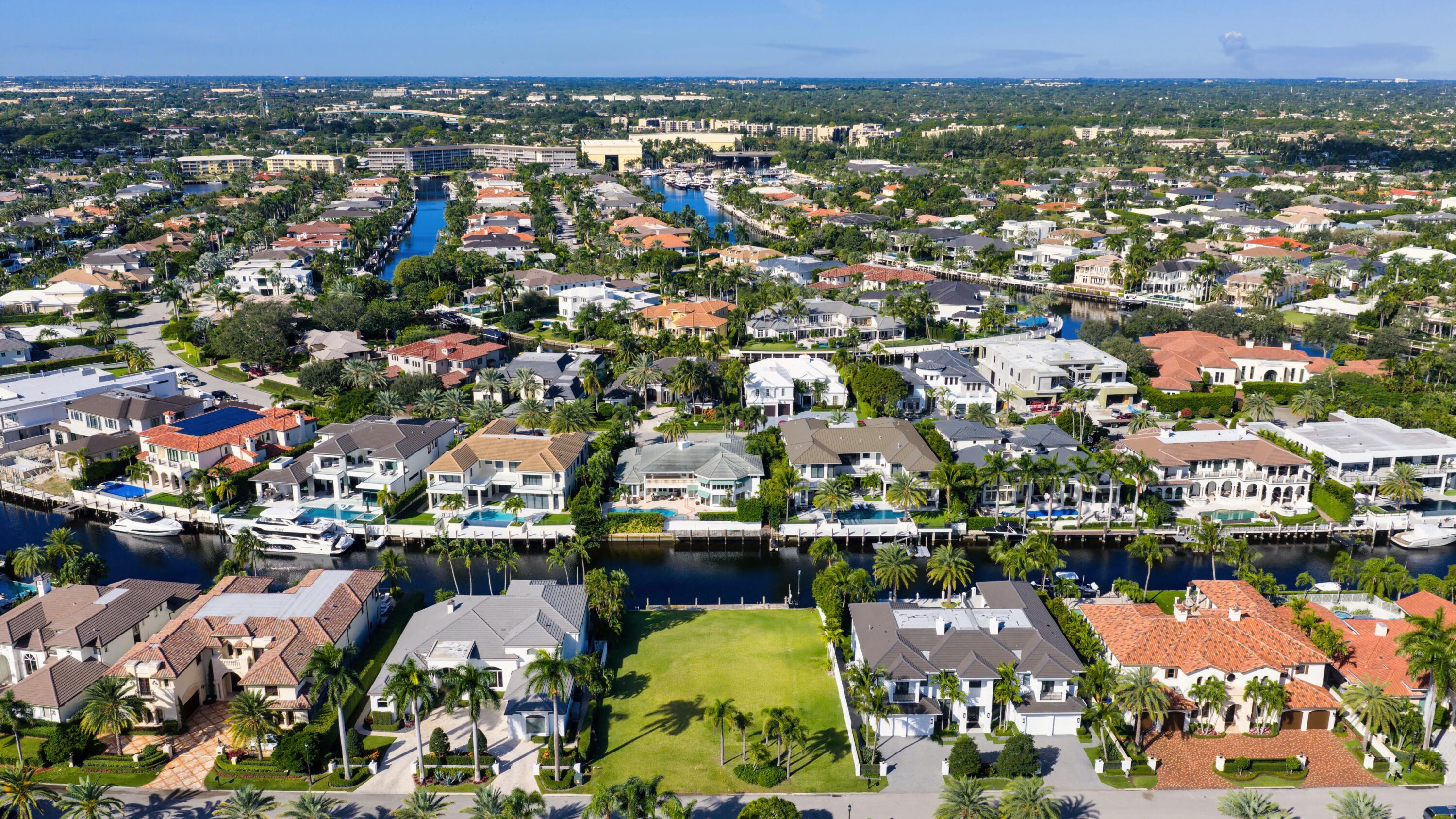 ROYAL PALM YACHT & COUNTRY CLUB - Land