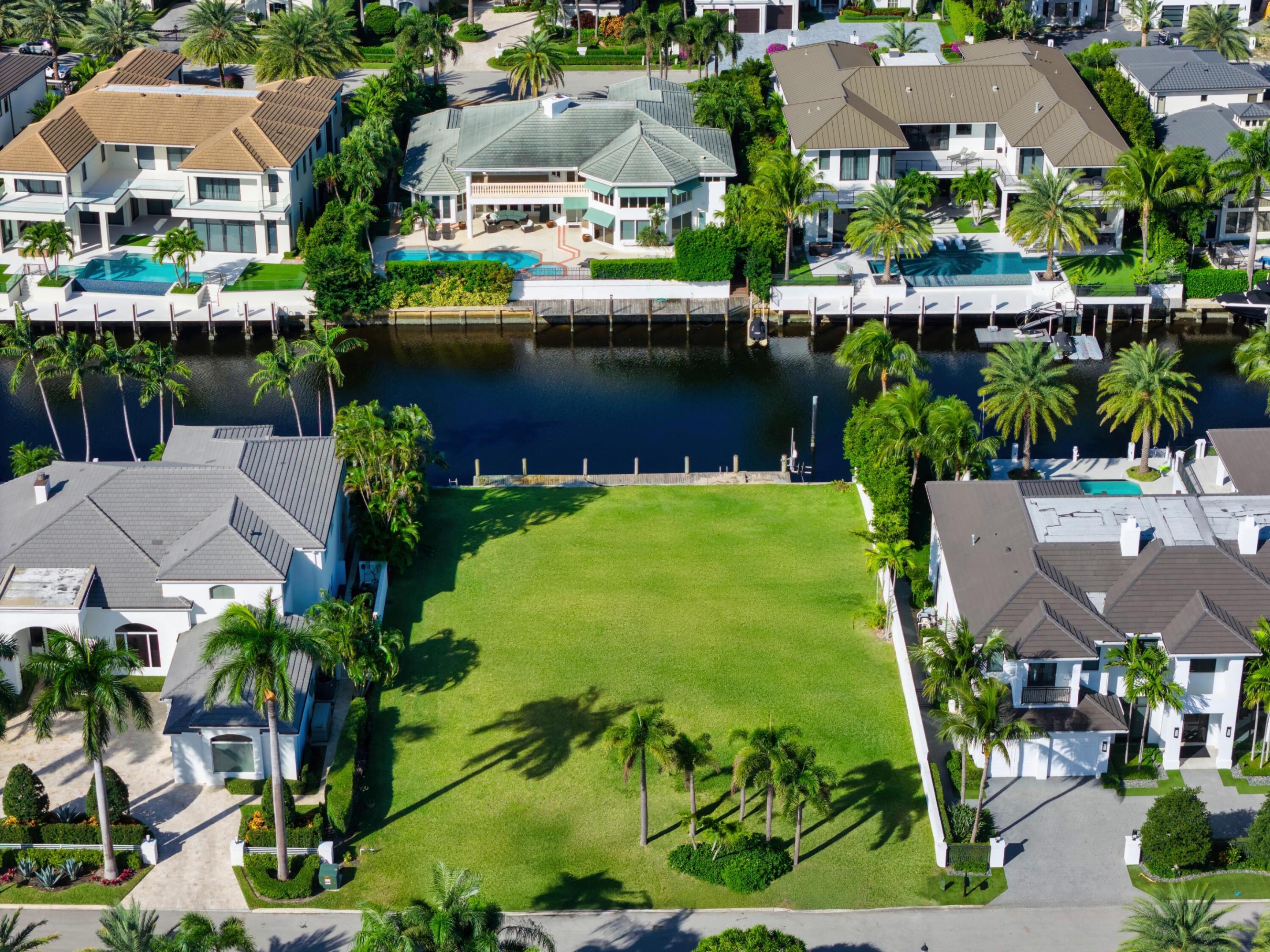 ROYAL PALM YACHT & COUNTRY CLUB - Land