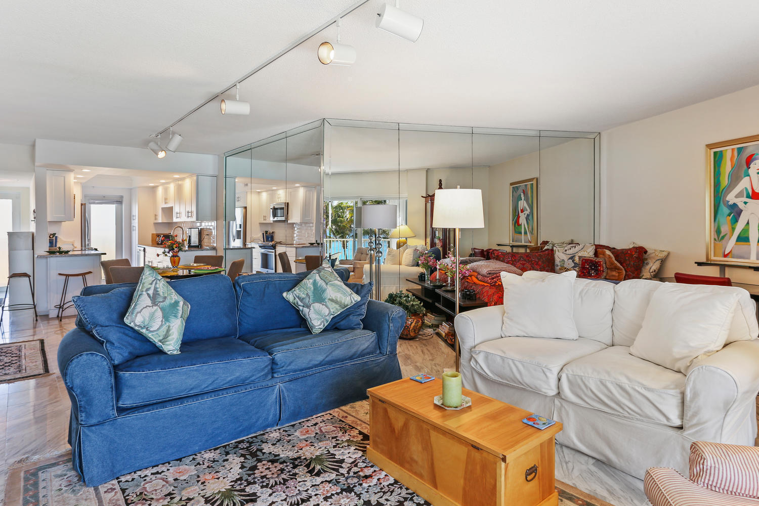 PENTHOUSE TOWERS CONDO - Residential