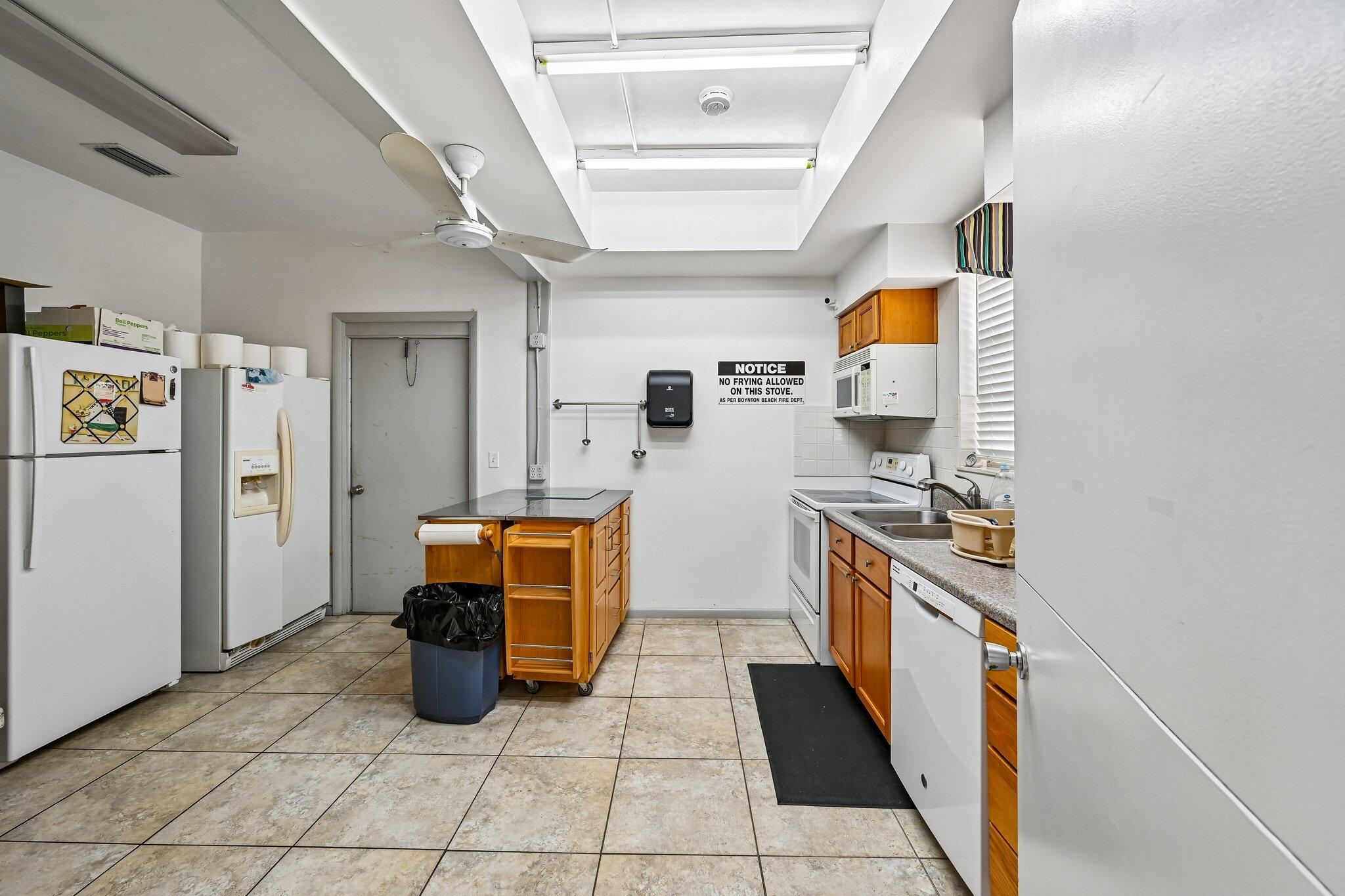 FOUR SEA SUNS CONDO - Residential