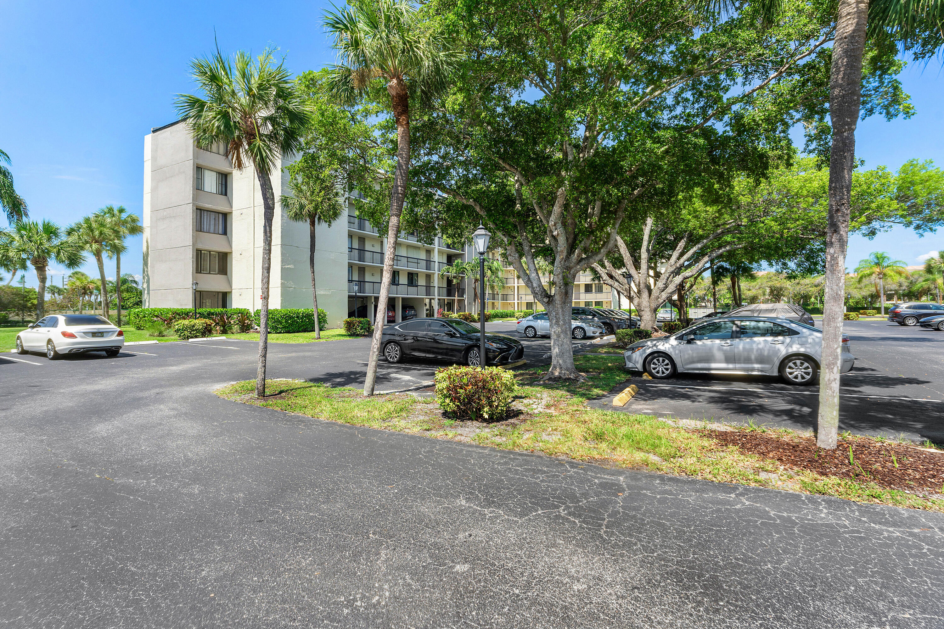 JUPITER OCEAN AND RACQUET CLUB - Residential