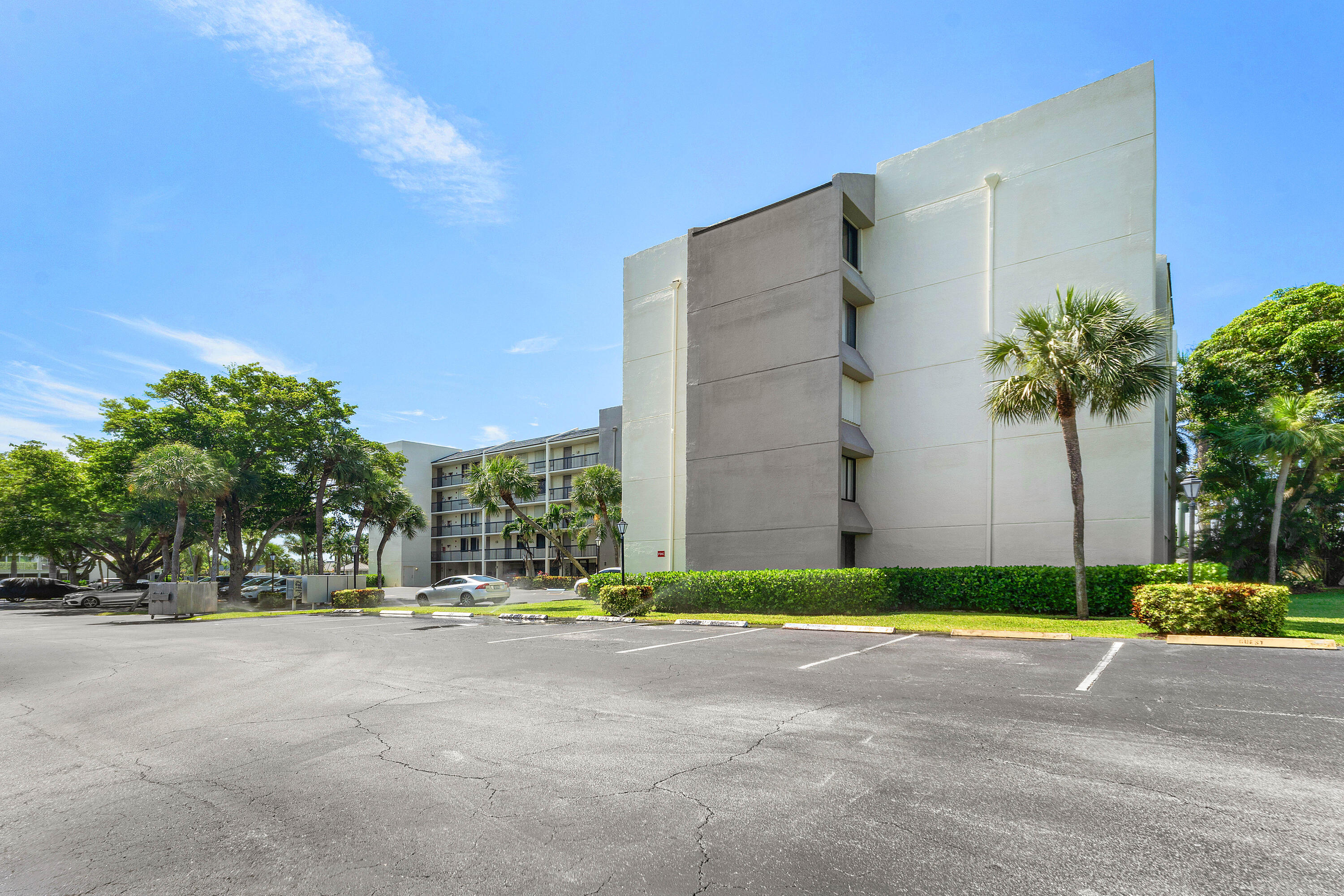 JUPITER OCEAN AND RACQUET CLUB - Residential