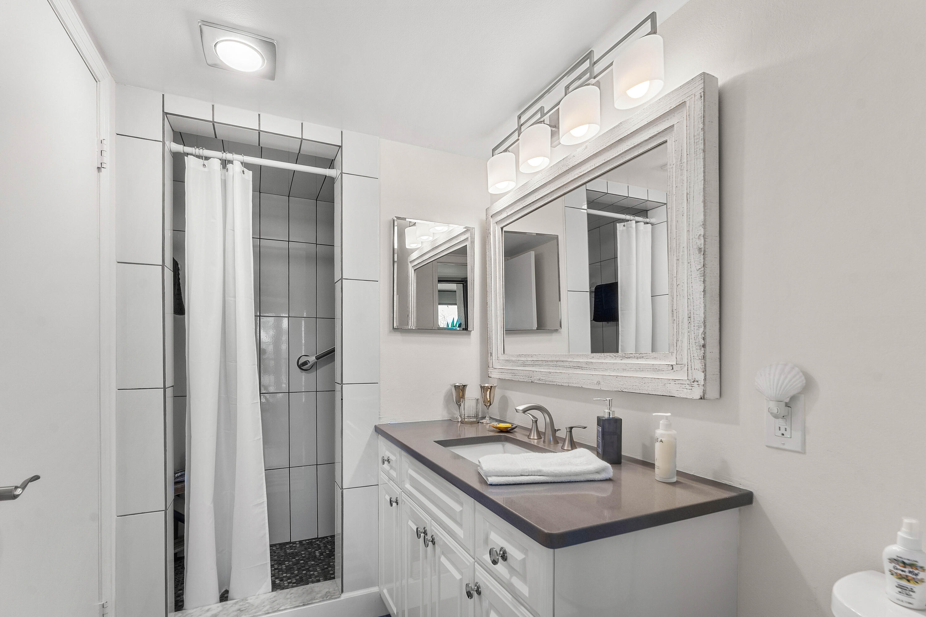 JUPITER OCEAN AND RACQUET CLUB - Residential