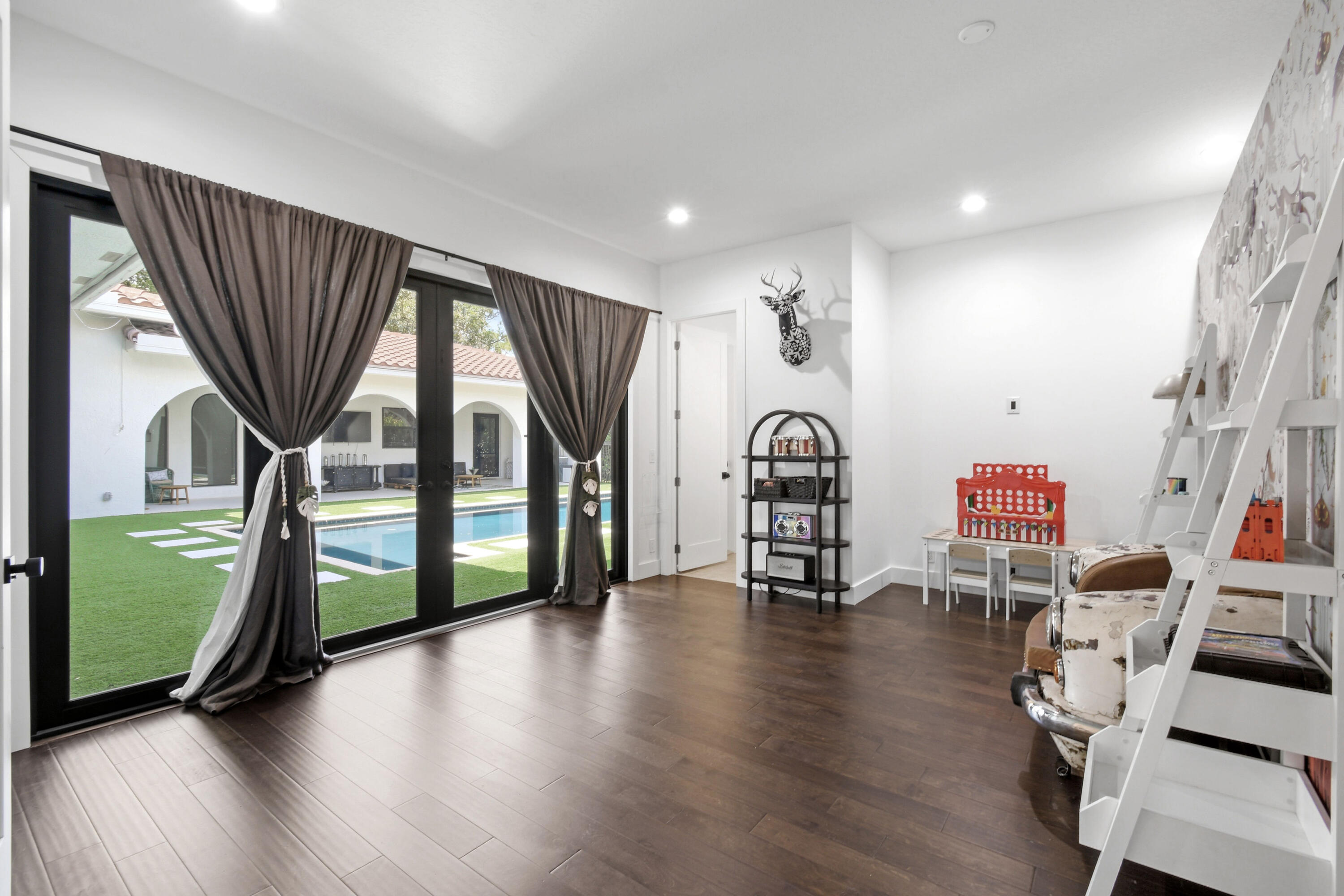 Palm Beach Country Estates - Residential