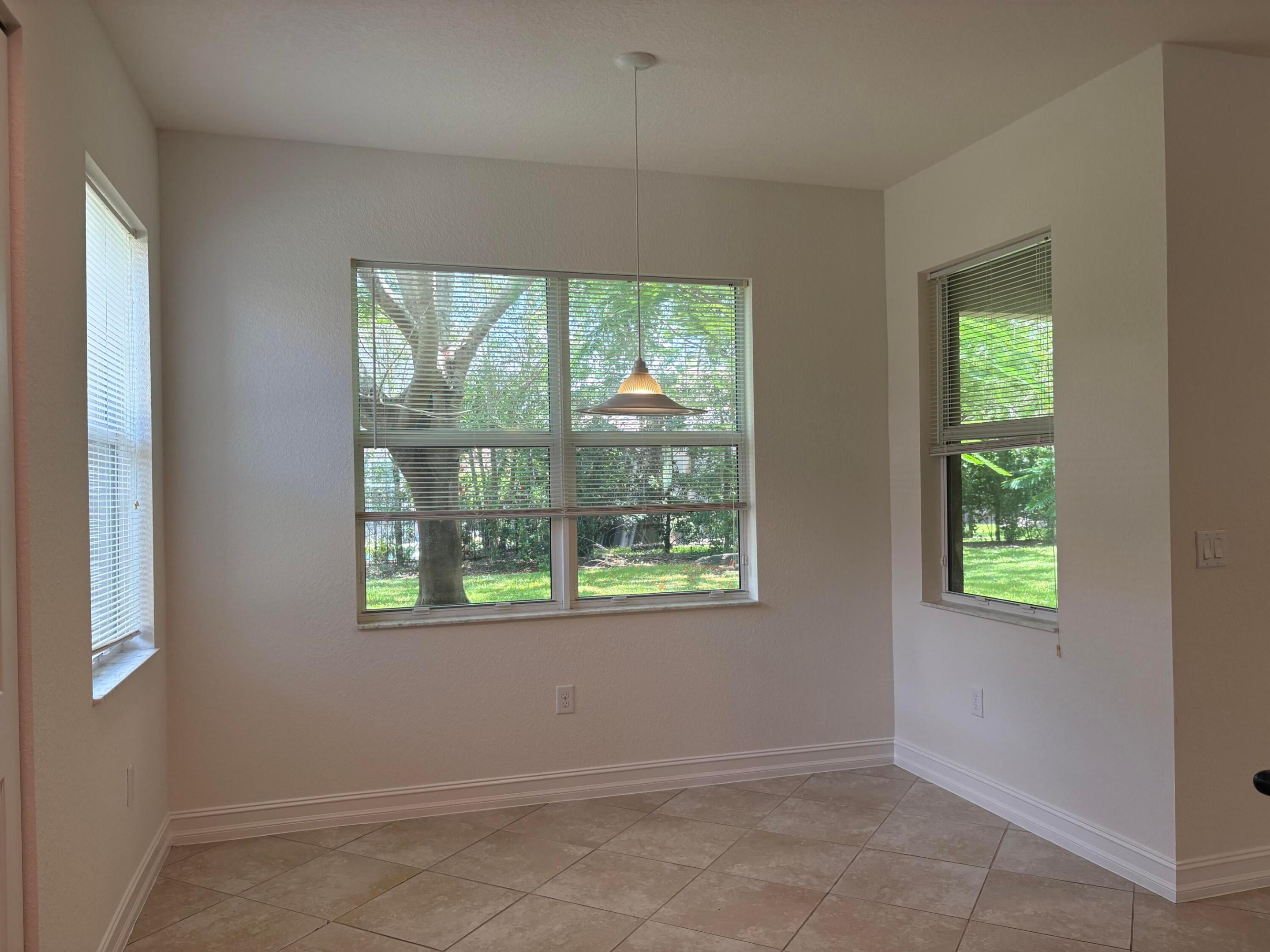 CANYON TRAILS - Residential Lease