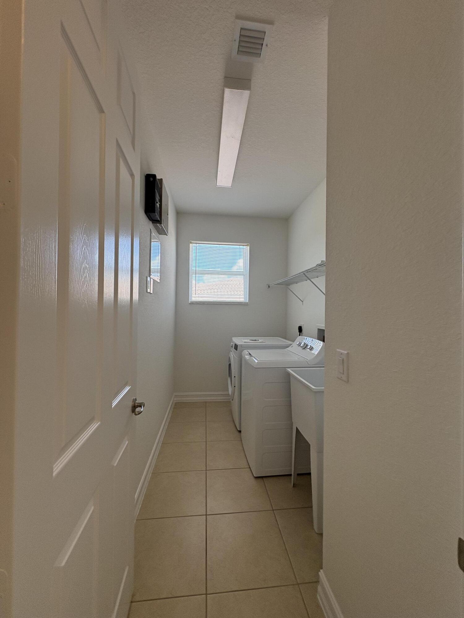 CANYON TRAILS - Residential Lease
