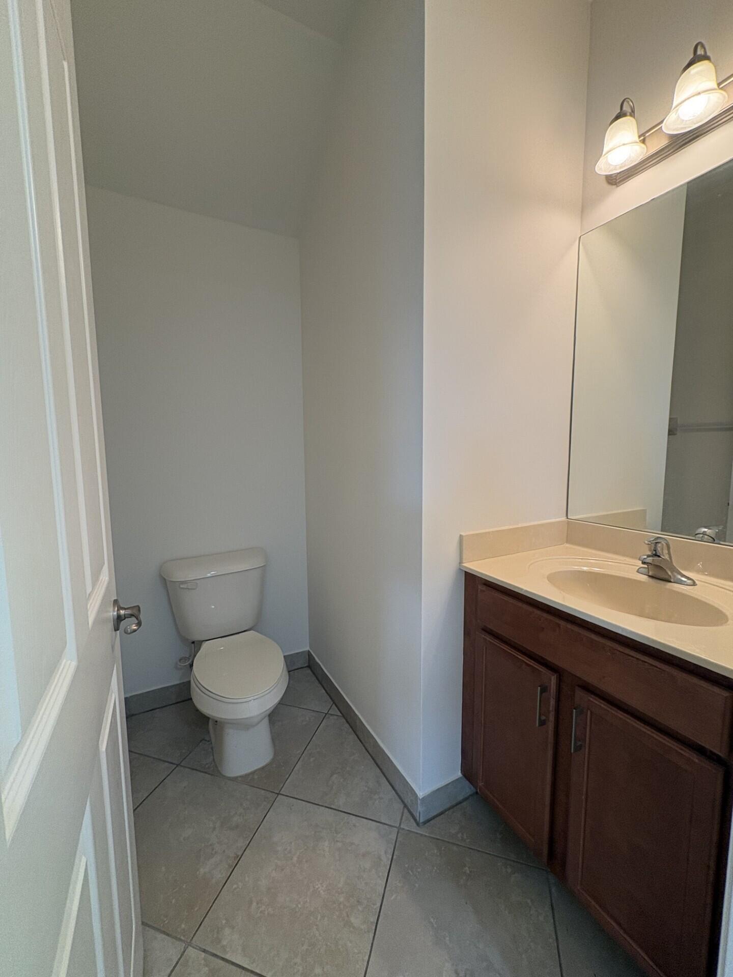 CANYON TRAILS - Residential Lease
