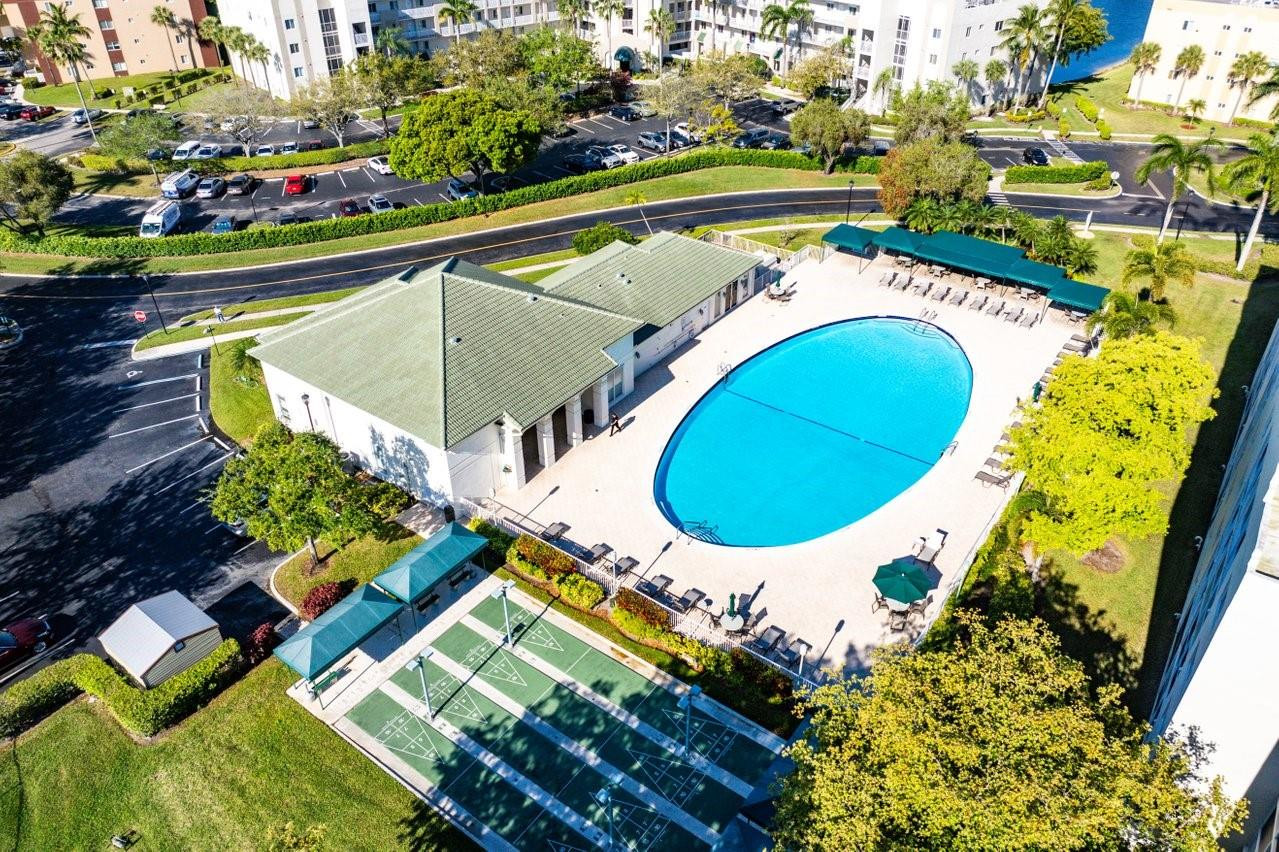 SOUTHAMPTON CONDOMINIUM J - Residential