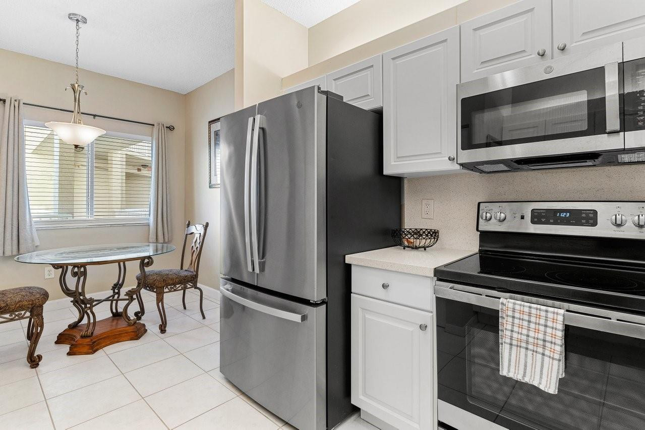 SOUTHAMPTON CONDOMINIUM J - Residential