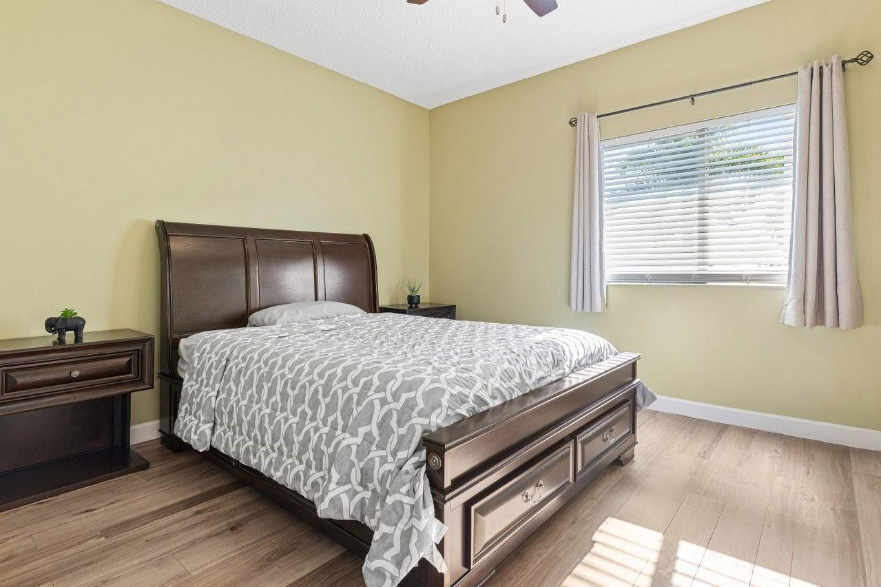 SOUTHAMPTON CONDOMINIUM J - Residential