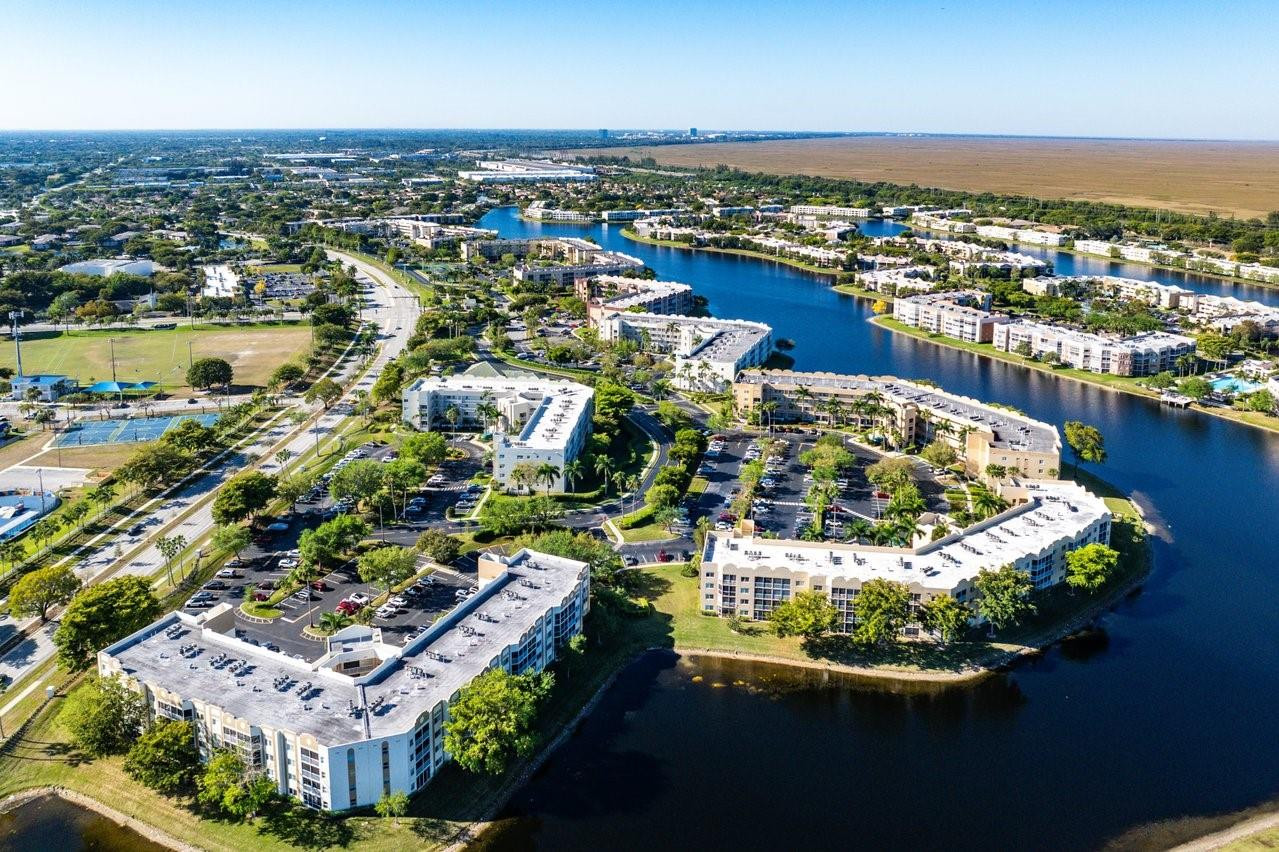 SOUTHAMPTON CONDOMINIUM J - Residential