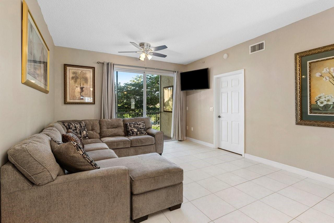 SOUTHAMPTON CONDOMINIUM J - Residential