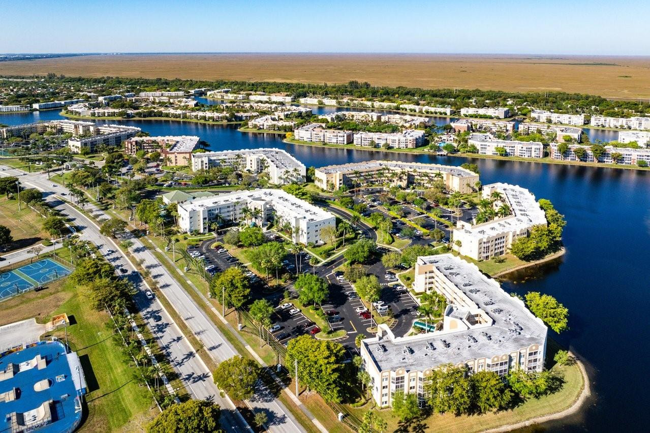 SOUTHAMPTON CONDOMINIUM J - Residential
