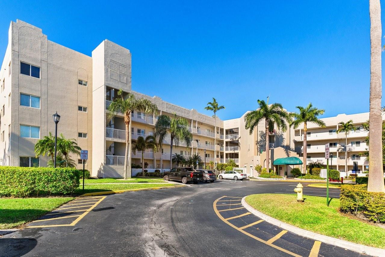 SOUTHAMPTON CONDOMINIUM J - Residential