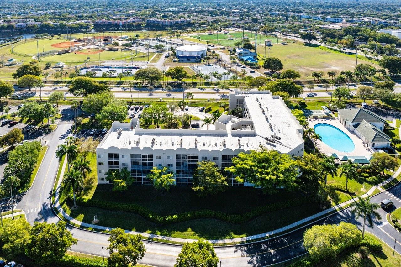 SOUTHAMPTON CONDOMINIUM J - Residential