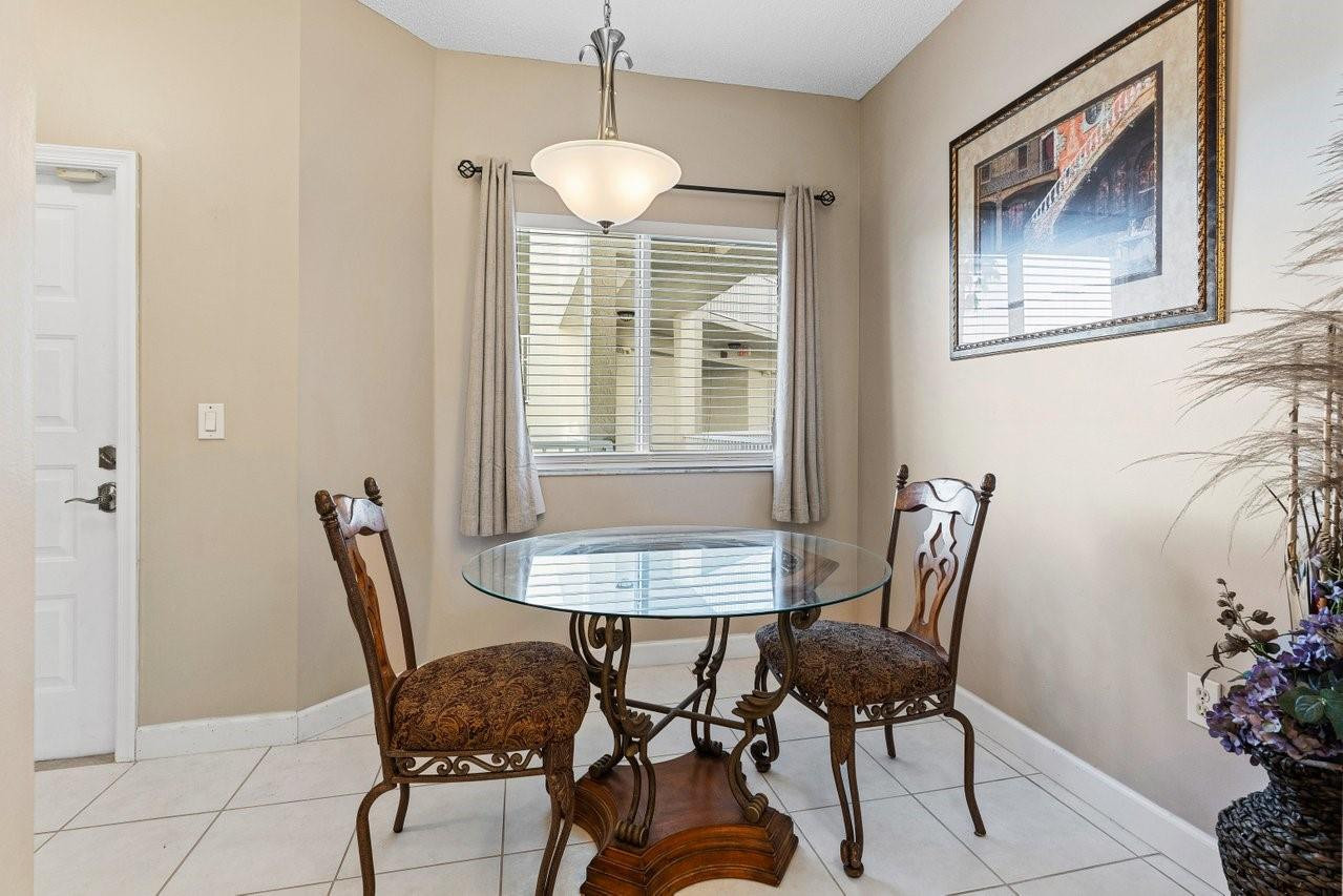 SOUTHAMPTON CONDOMINIUM J - Residential