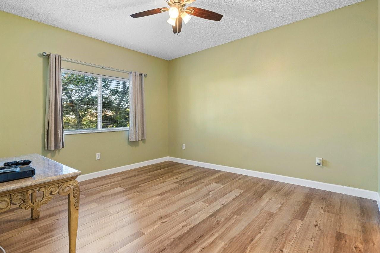 SOUTHAMPTON CONDOMINIUM J - Residential