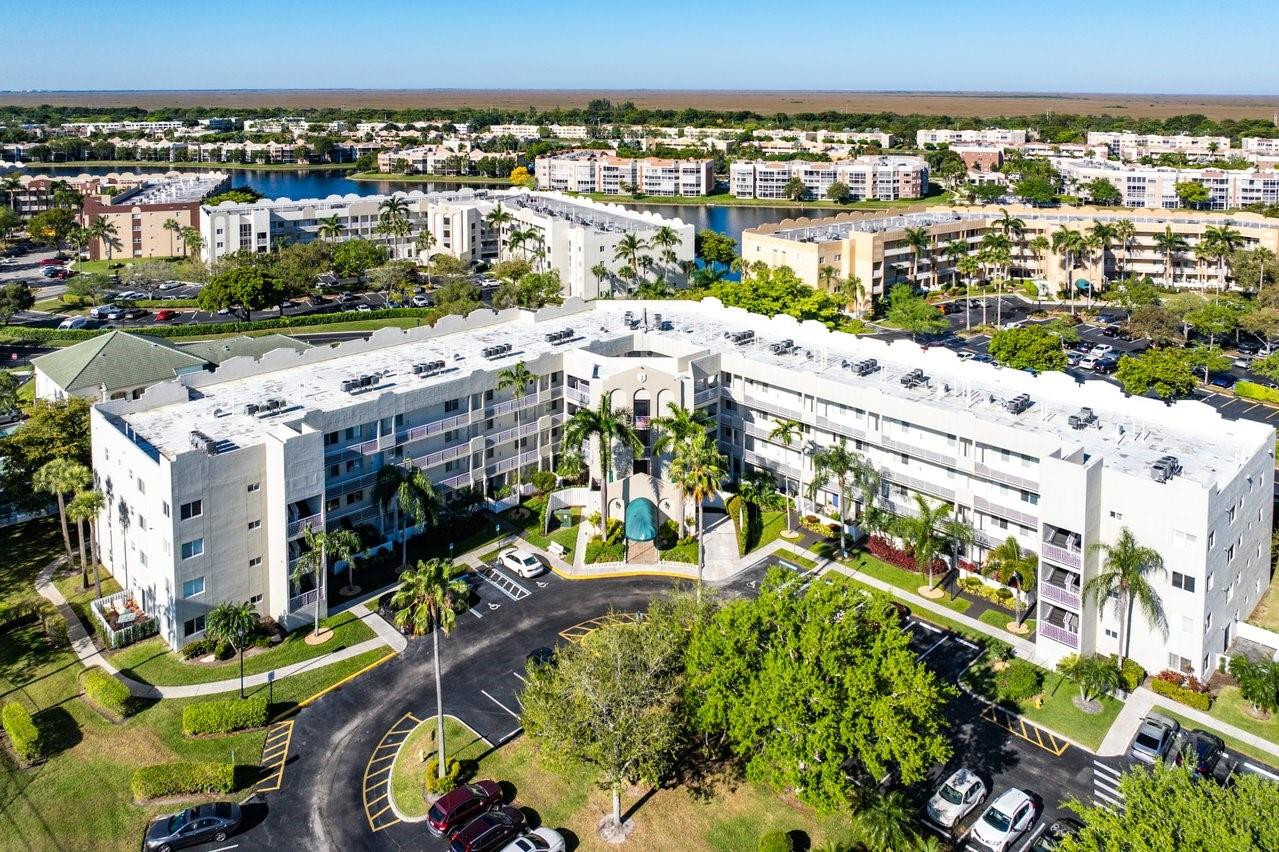 SOUTHAMPTON CONDOMINIUM J - Residential
