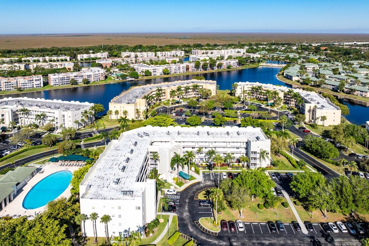SOUTHAMPTON CONDOMINIUM J - Residential