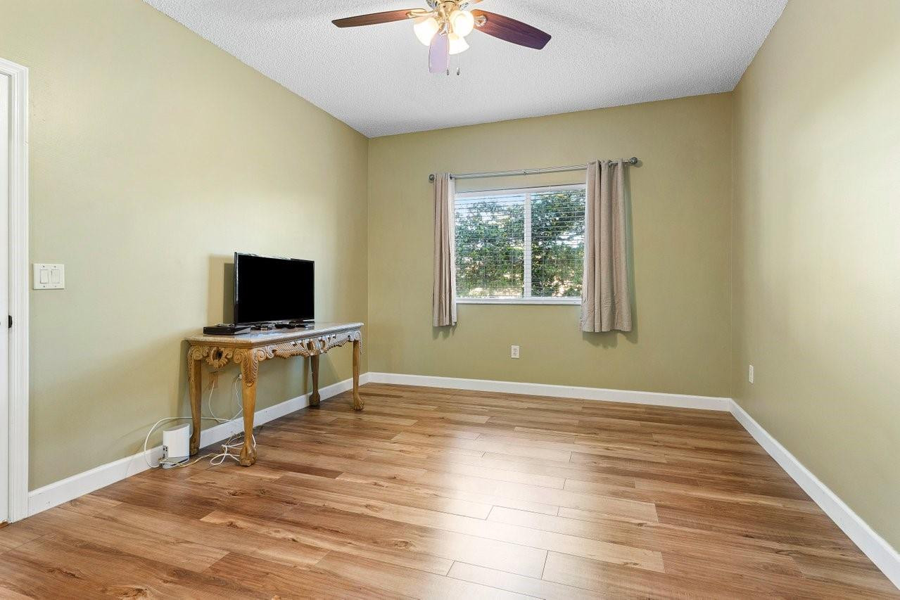 SOUTHAMPTON CONDOMINIUM J - Residential