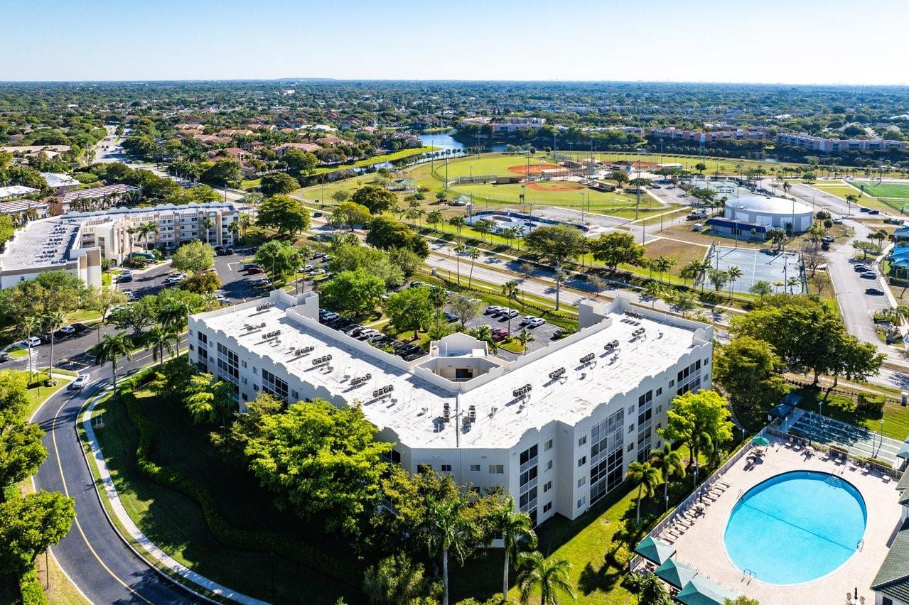SOUTHAMPTON CONDOMINIUM J - Residential