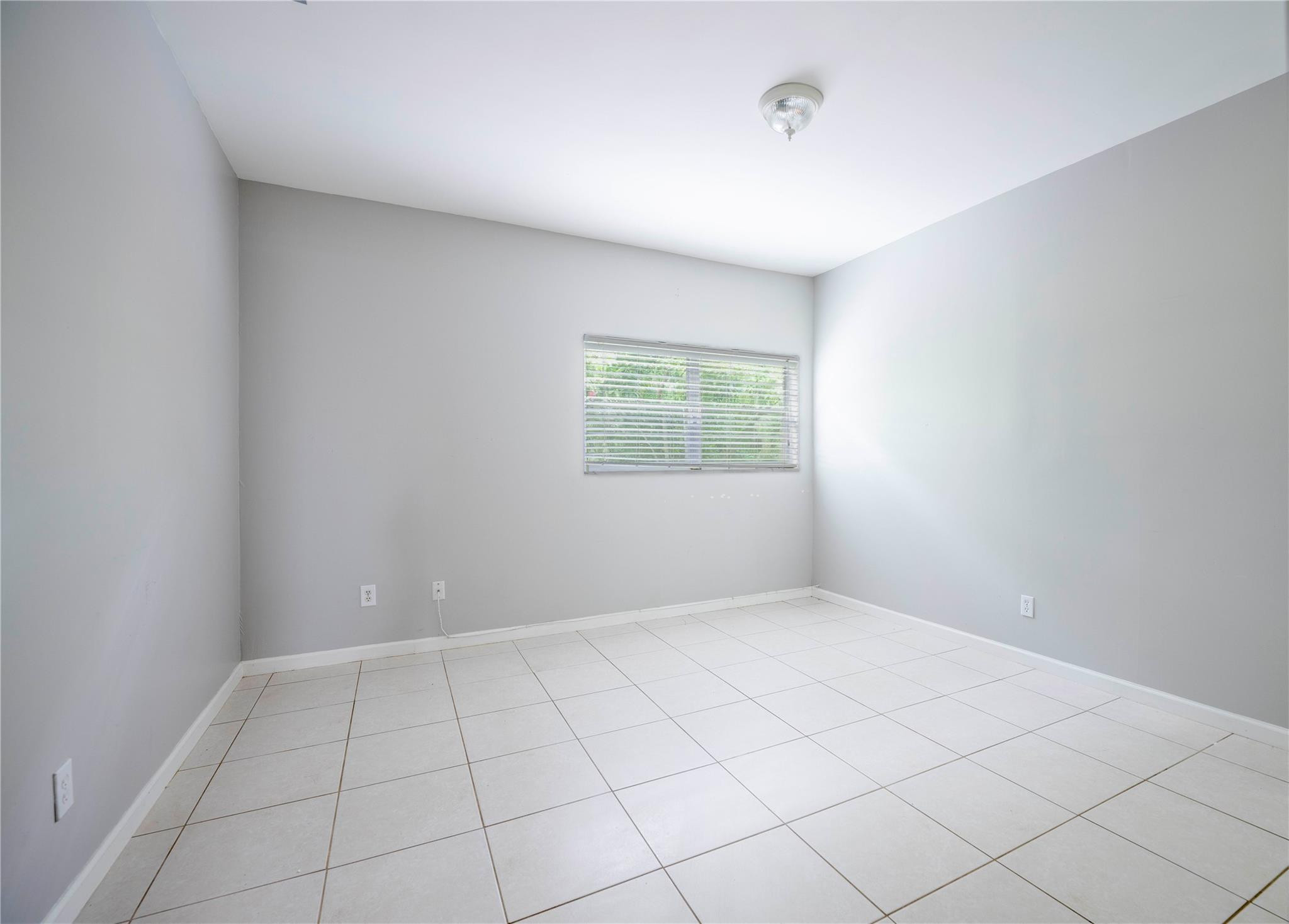 LLOYD ESTATES - Residential Lease