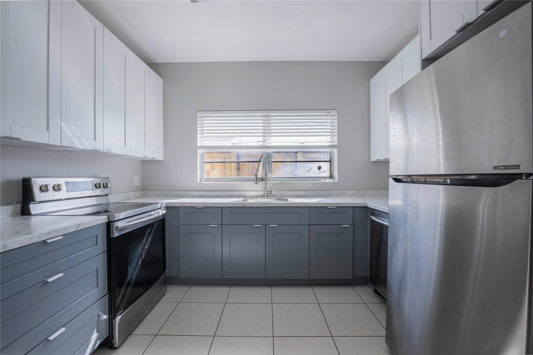 LLOYD ESTATES - Residential Lease