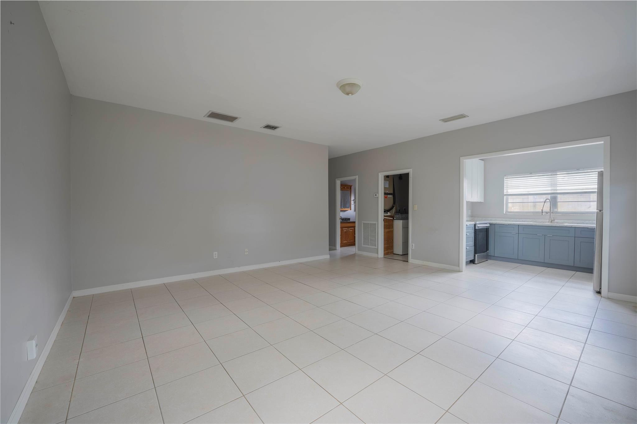 LLOYD ESTATES - Residential Lease