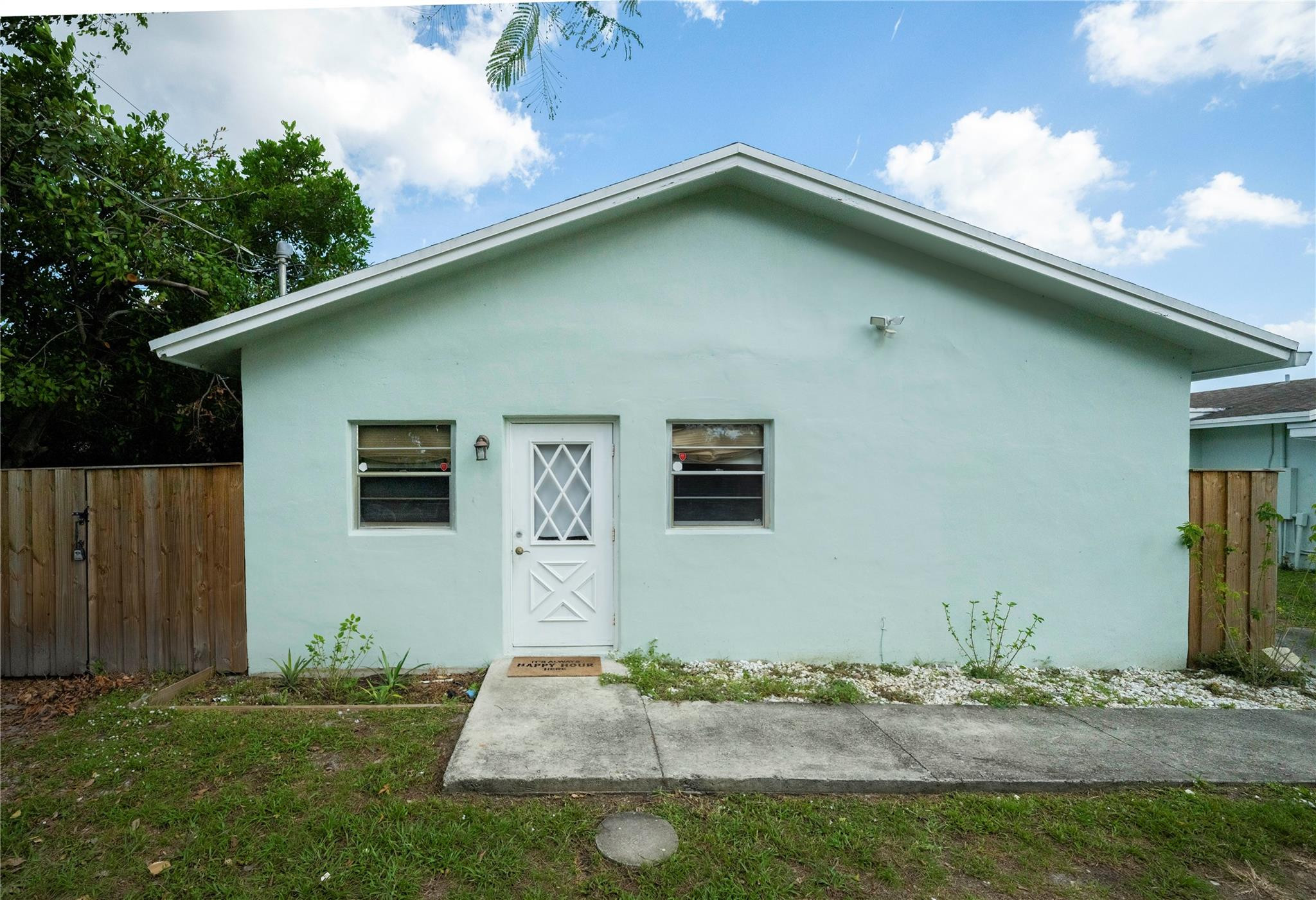 LLOYD ESTATES - Residential Lease