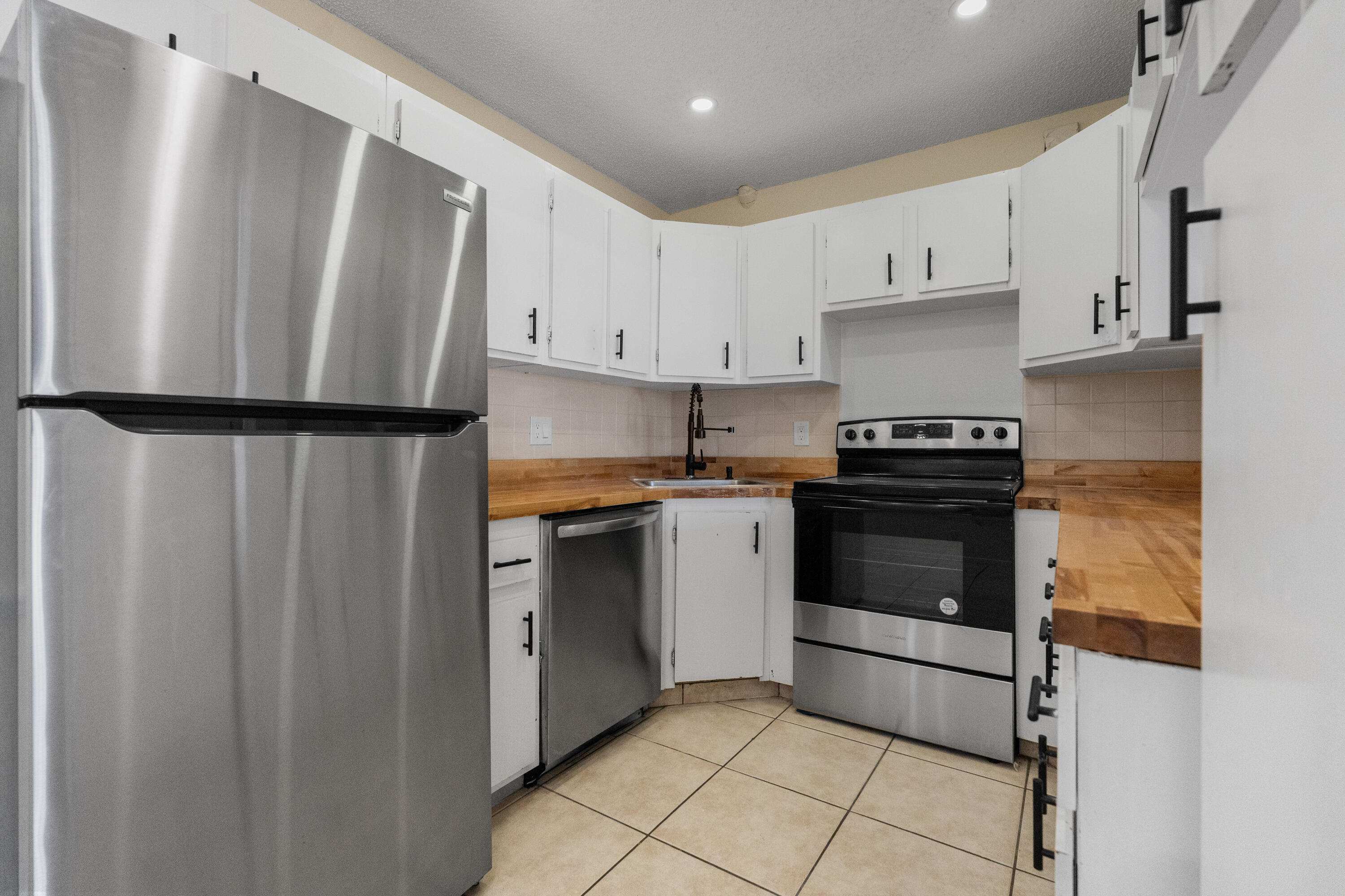 PINE RIDGE NORTH VILLAGE III CONDO - Residential