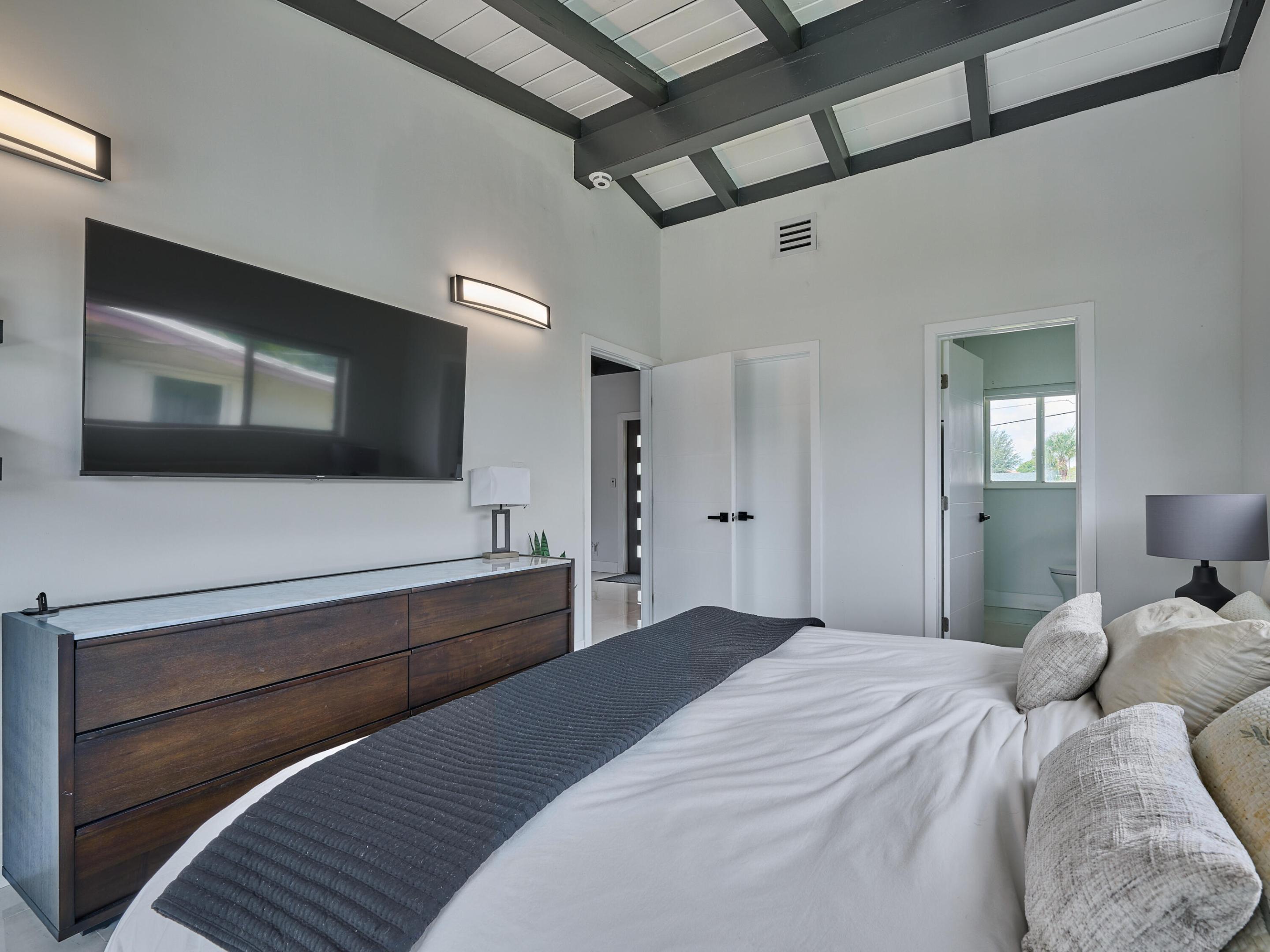 LAUDERDALE ISLES NO 2-BLK 6 - Residential