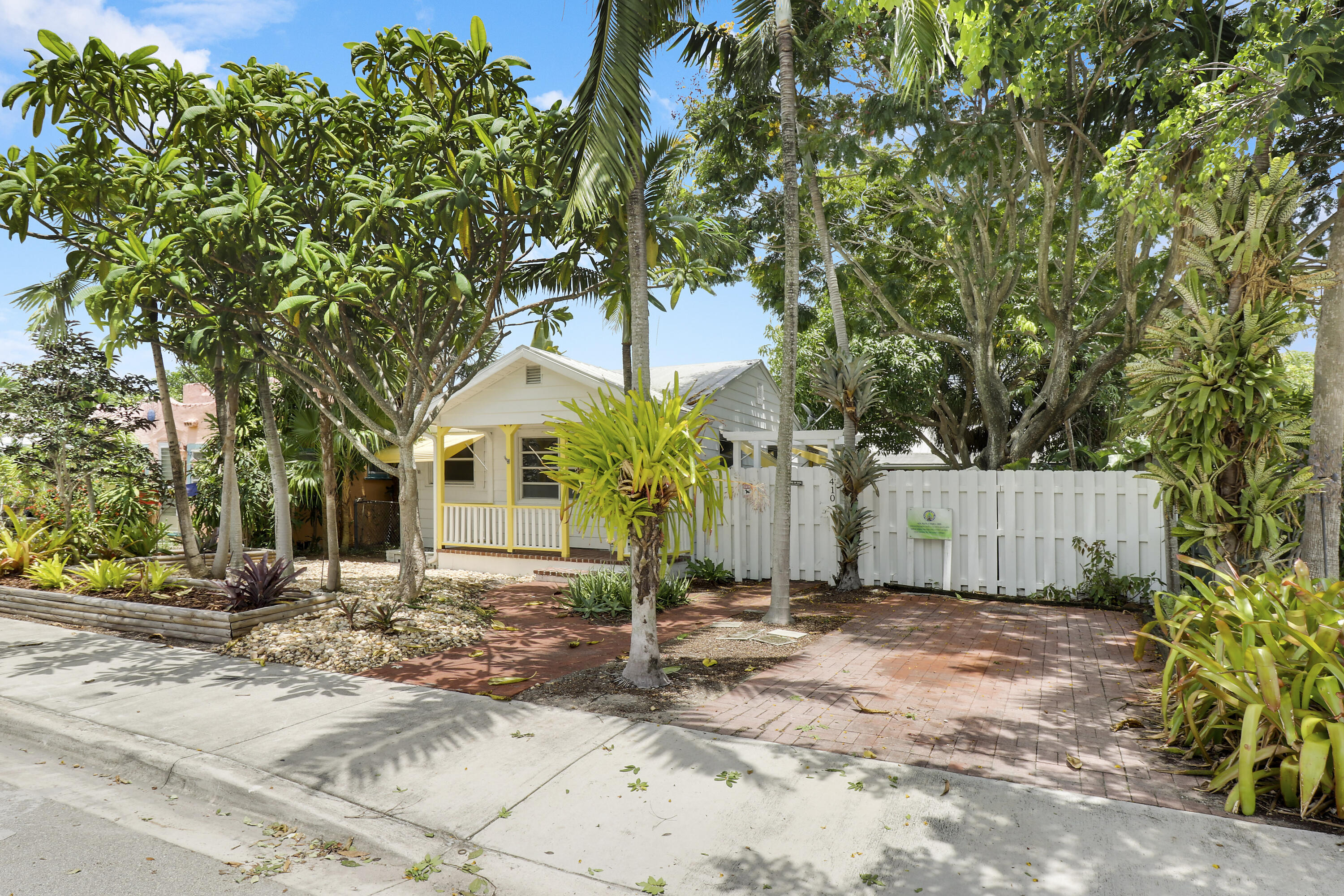 LAKE WORTH BEACH - Residential Lease