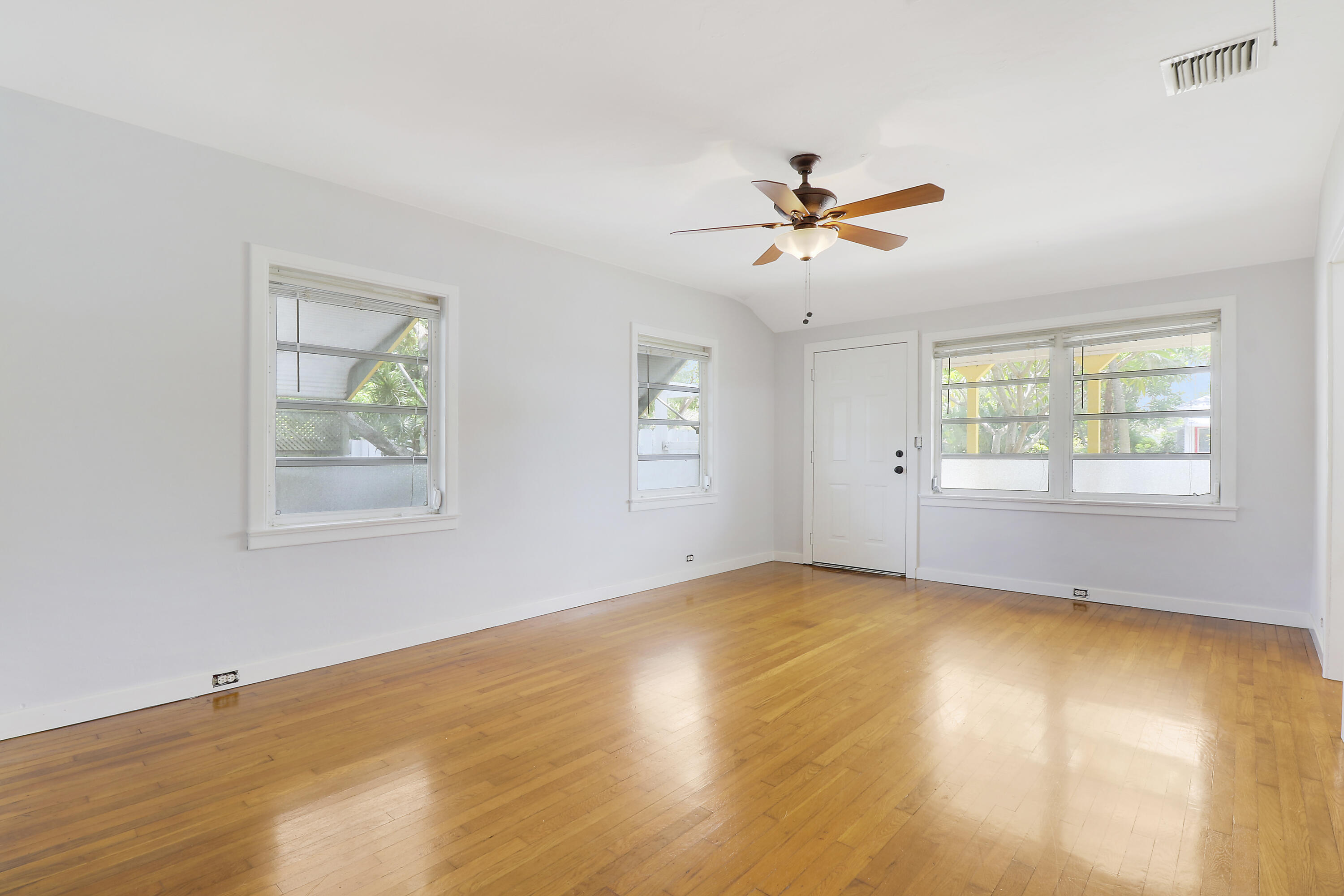 LAKE WORTH BEACH - Residential Lease