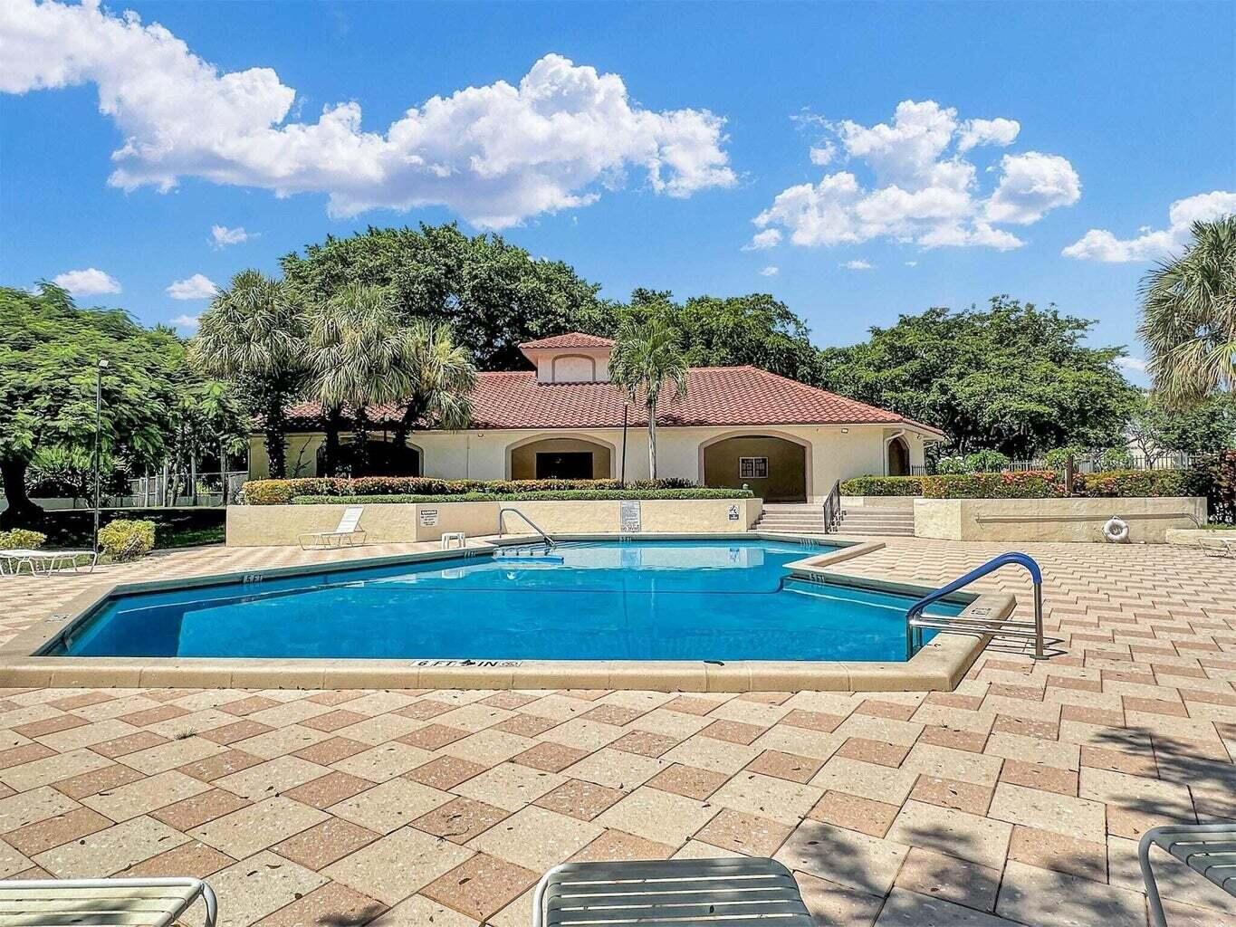 WINDWOOD CONDO - JAYWOOD - Residential