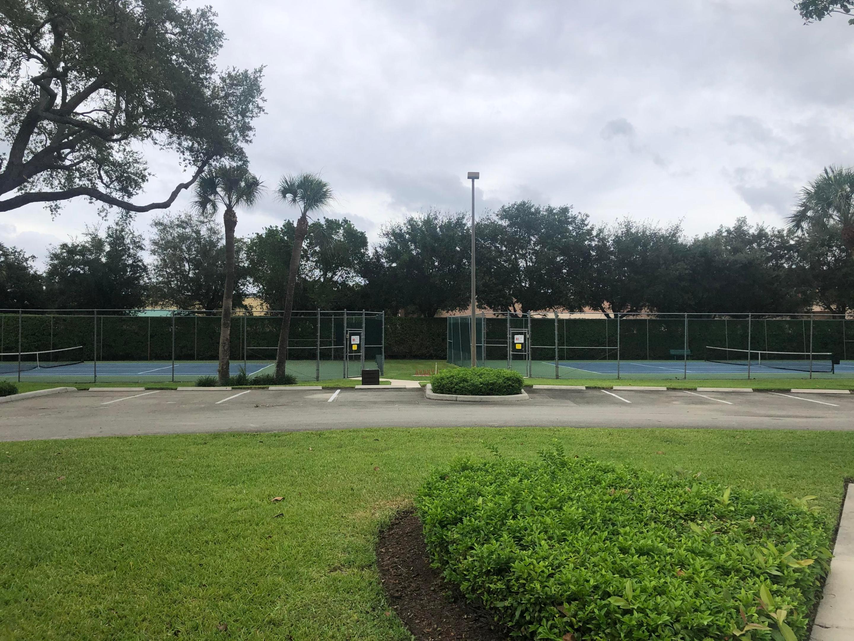 PARK AT WINDWOOD CONDO - JAYWOOD - Residential