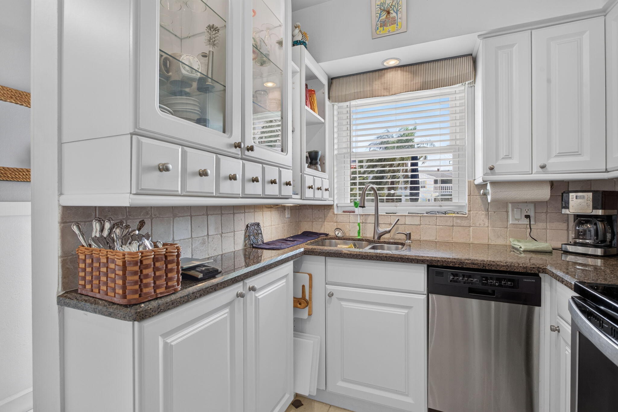 LAKESHORE LODGE CO-OP - Residential