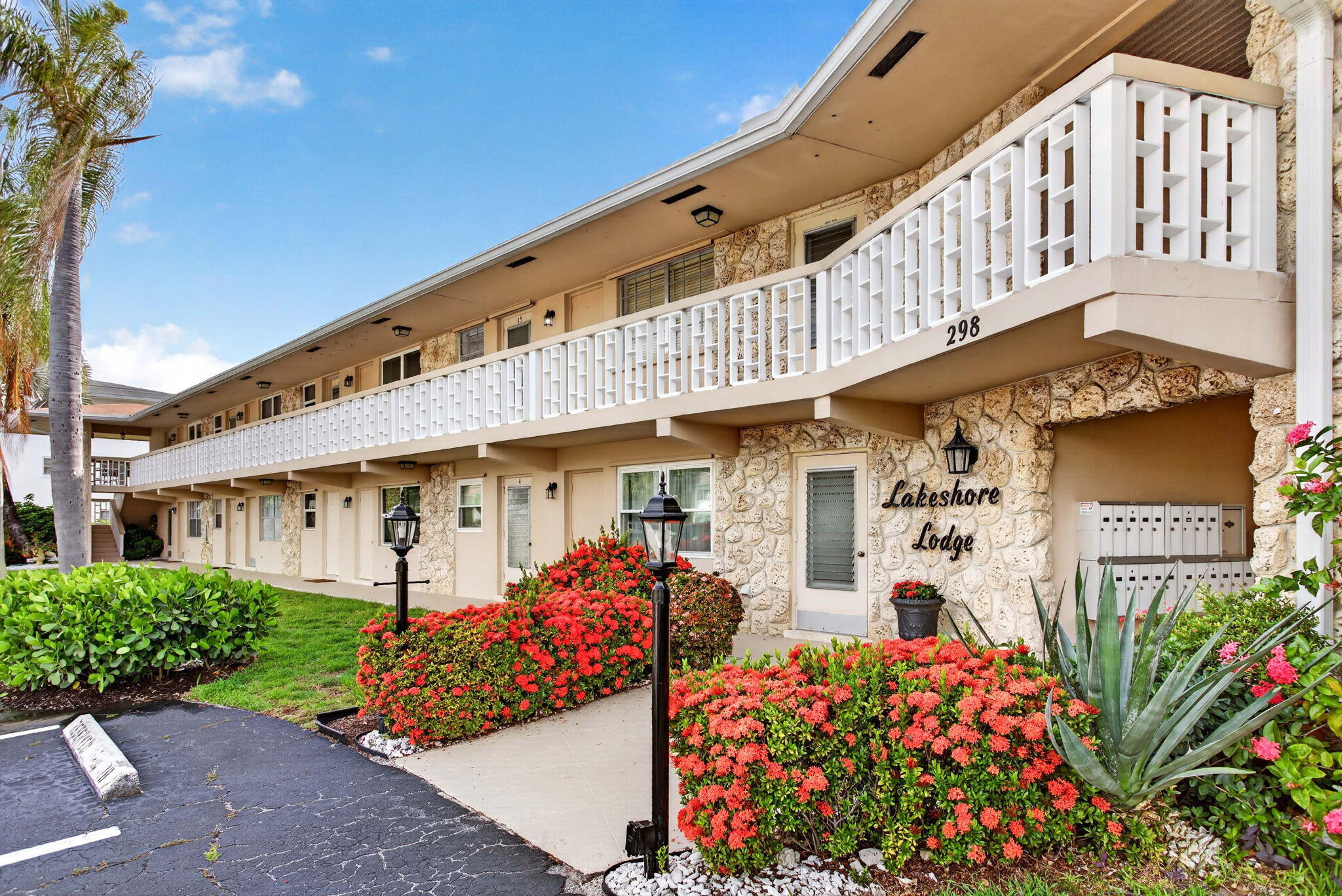 LAKESHORE LODGE CO-OP - Residential
