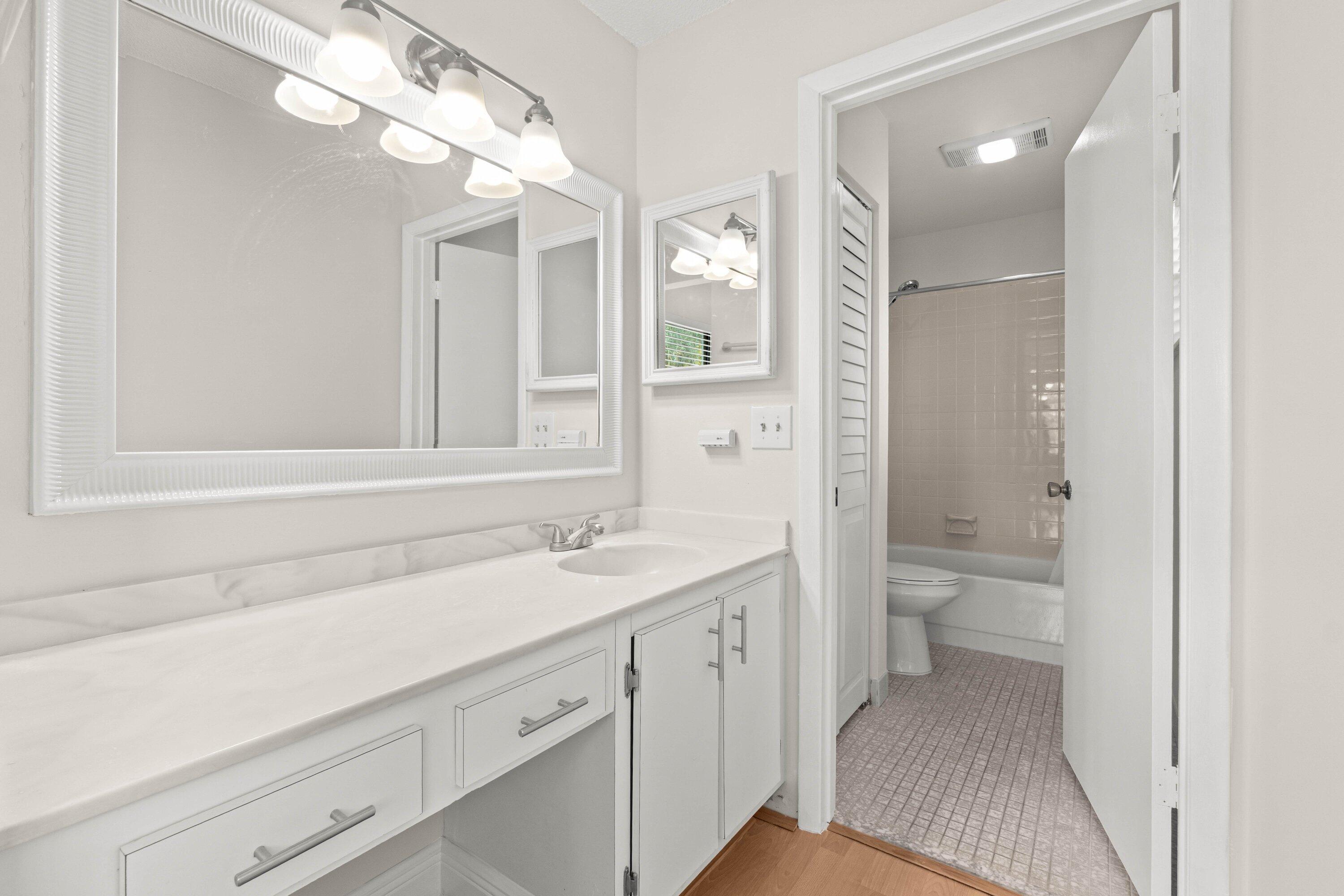 DELRAY OAKS CONDO - Residential Lease