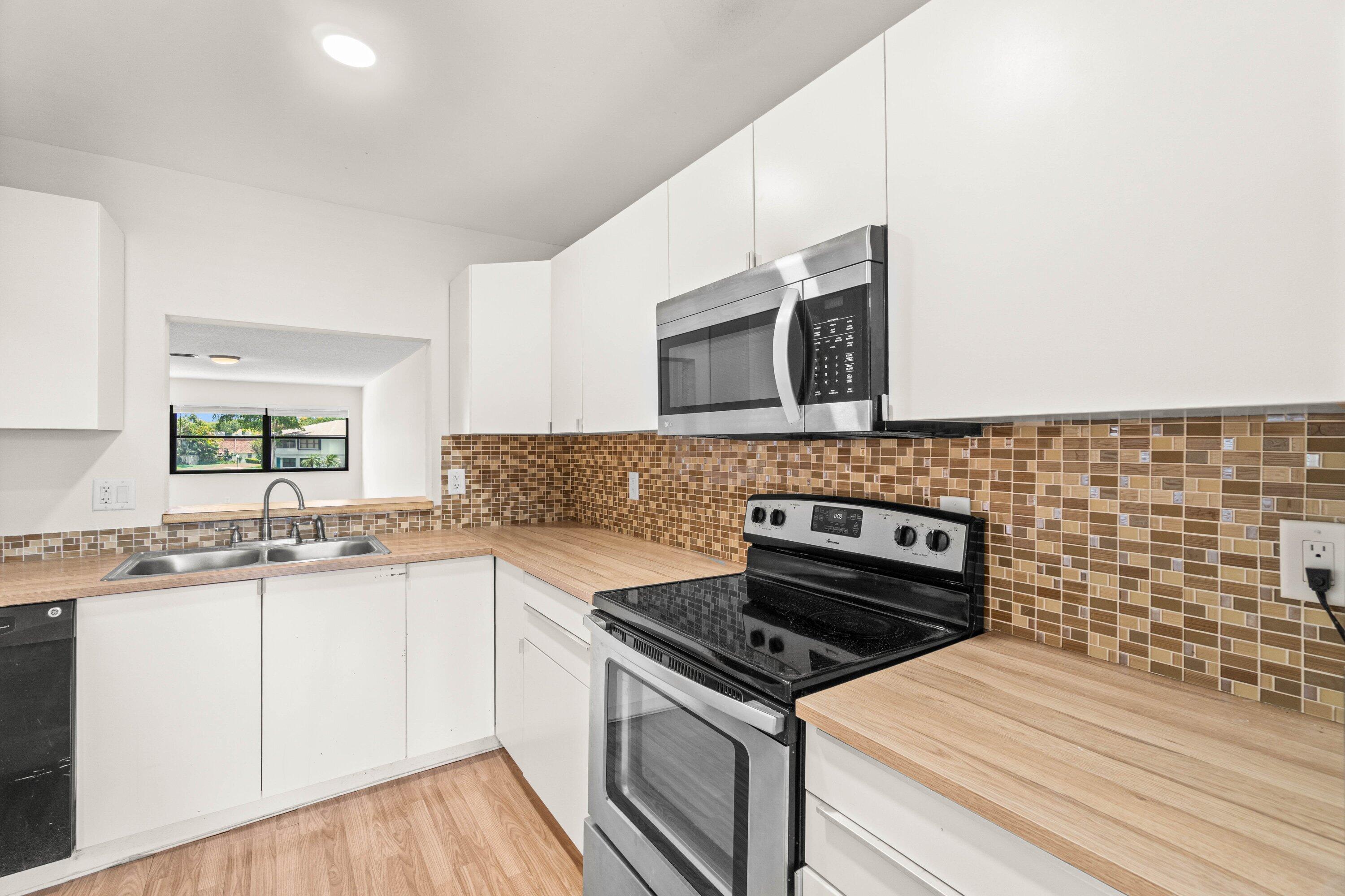 DELRAY OAKS CONDO - Residential Lease