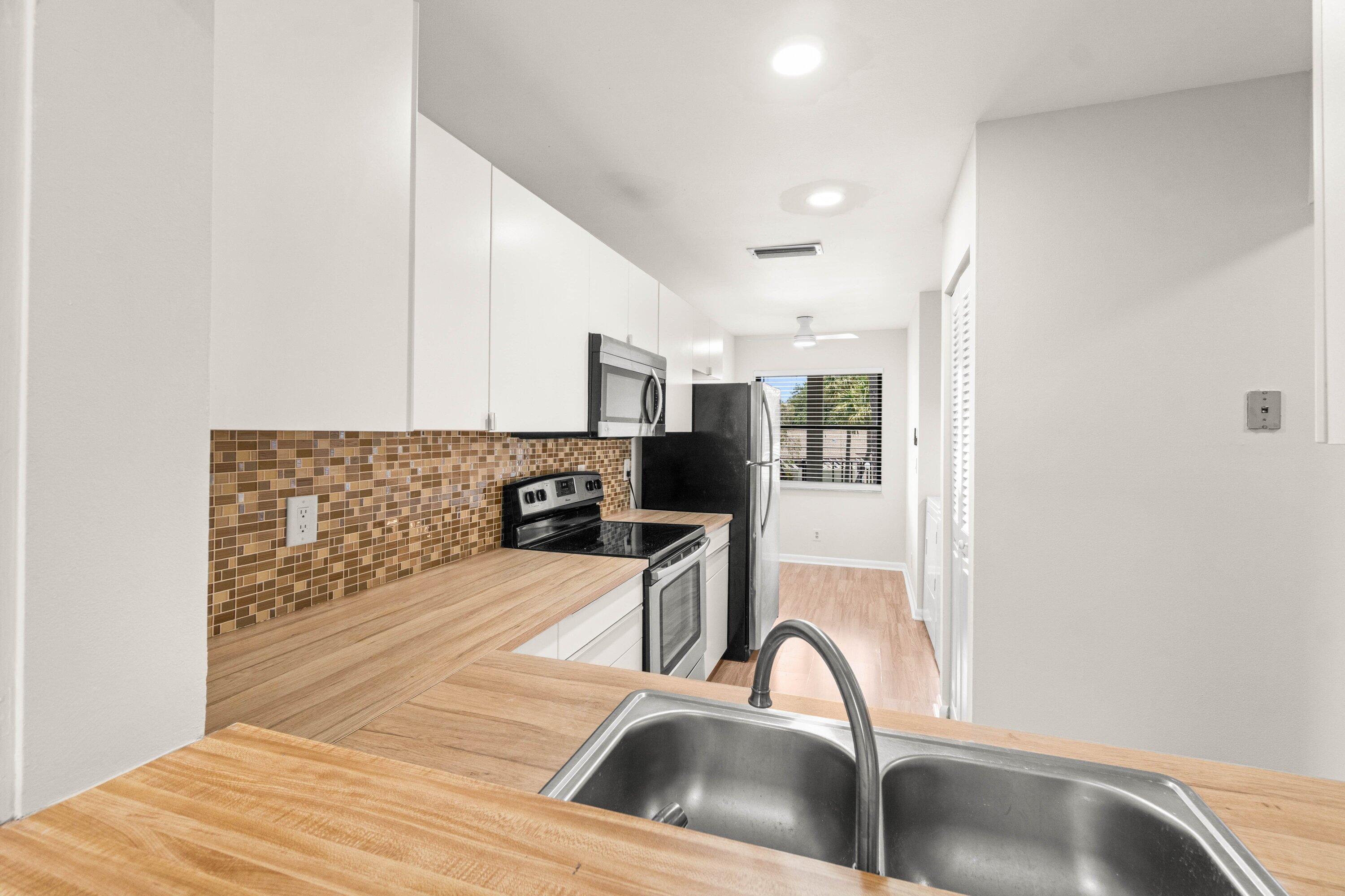 DELRAY OAKS CONDO - Residential Lease