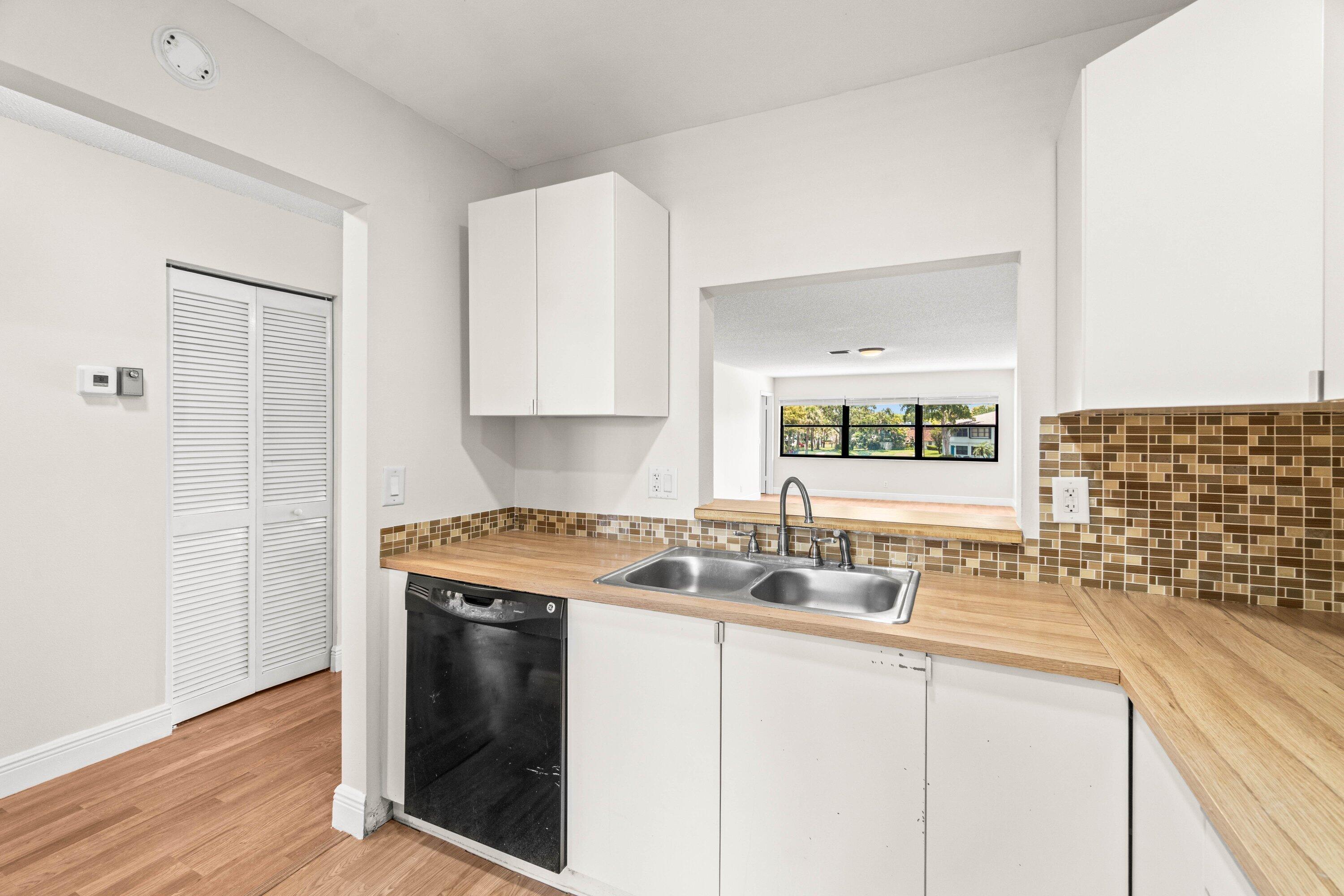 DELRAY OAKS CONDO - Residential Lease