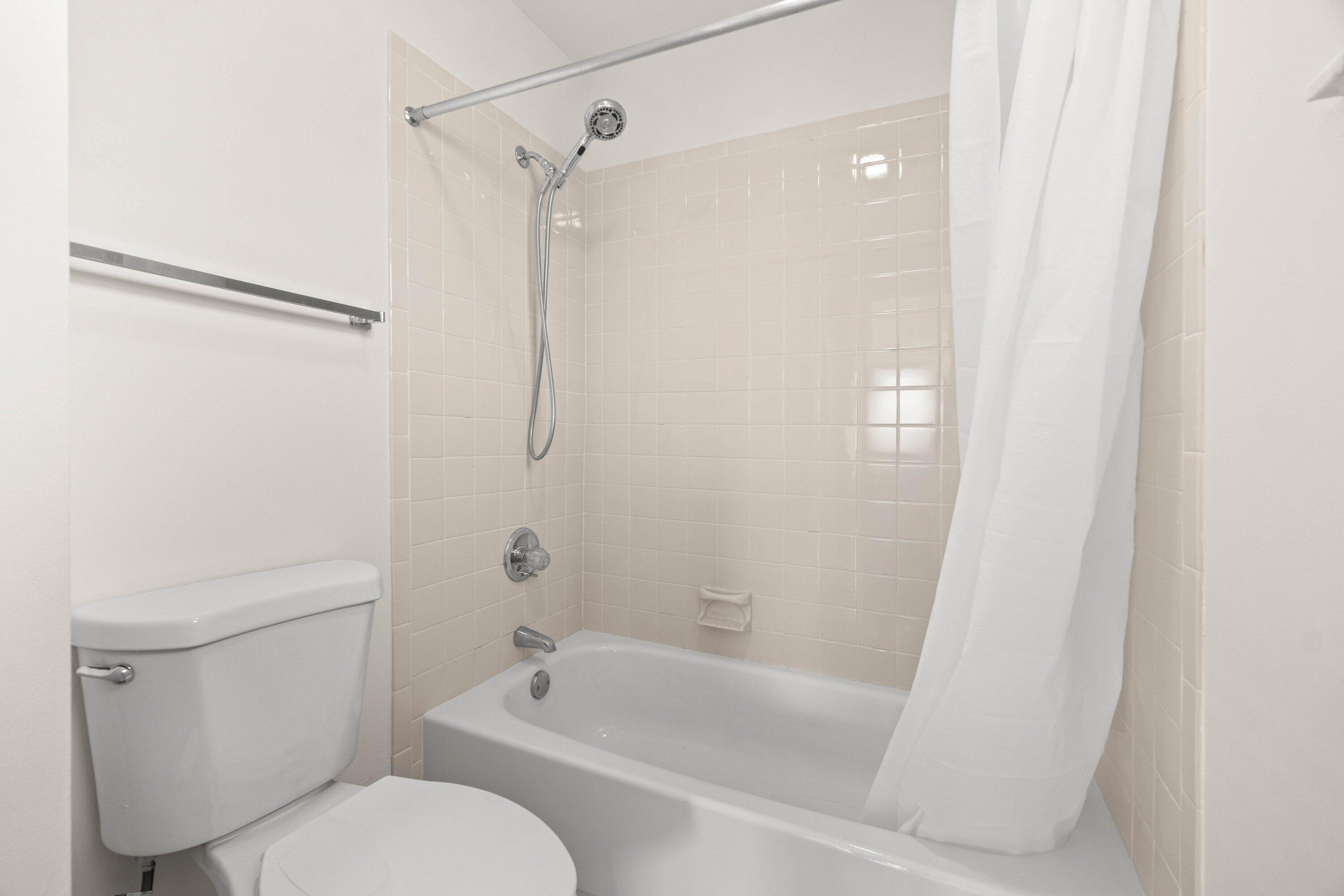 DELRAY OAKS CONDO - Residential Lease