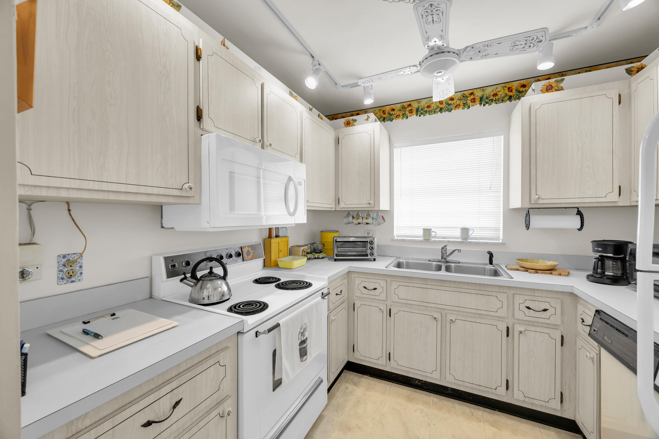 VISTA DEL LAGO CONDO - Residential