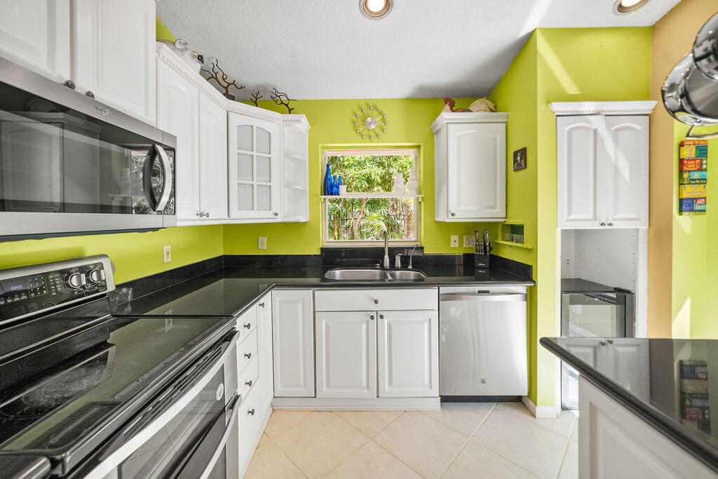EMERALD FOREST OF WELLINGTON - Residential Lease