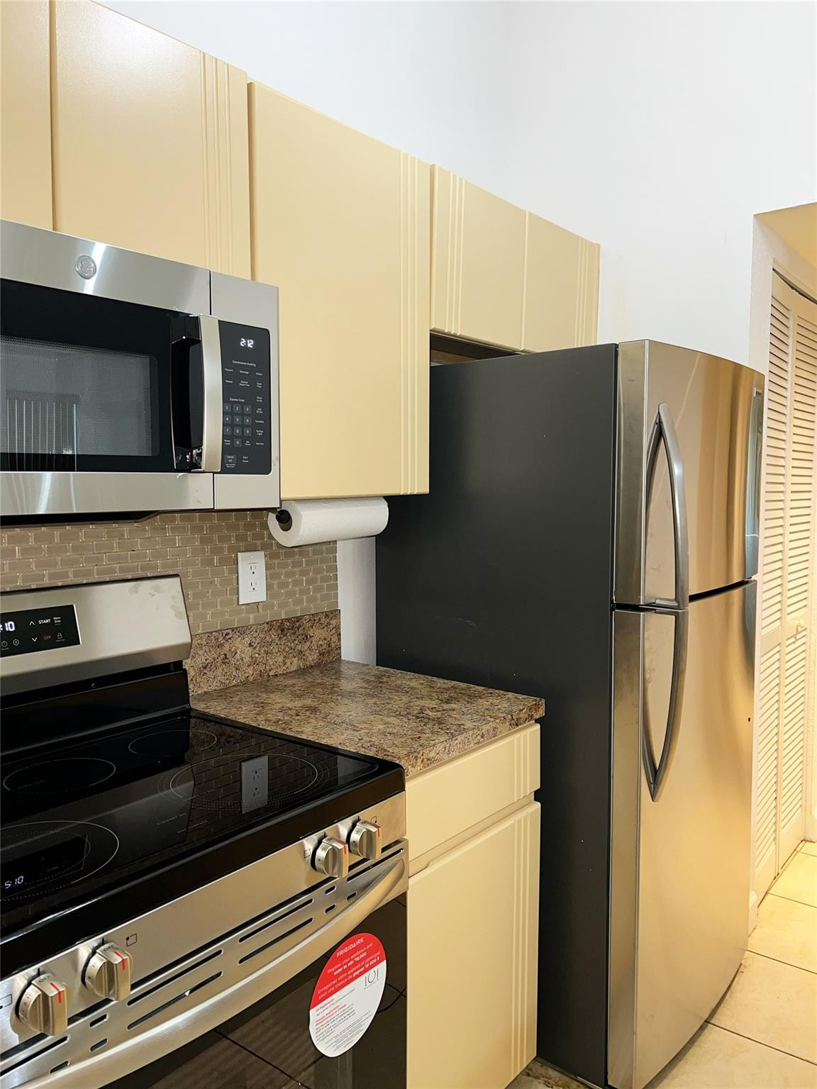 LAKEVIEW CLUB CONDO - Residential Lease