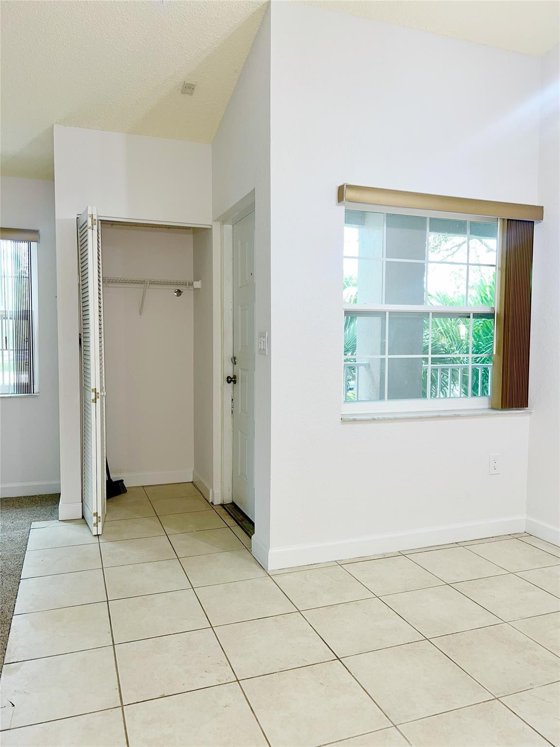 LAKEVIEW CLUB CONDO - Residential Lease