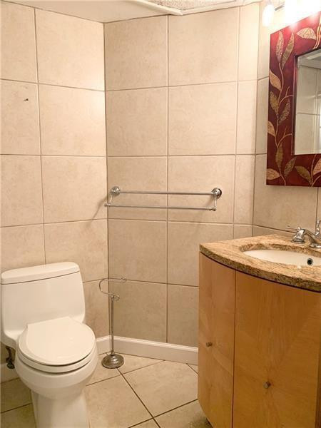 LAKEVIEW CLUB CONDO - Residential Lease
