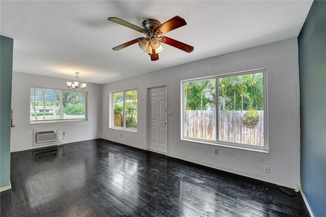 Poinsettia Heights - Residential