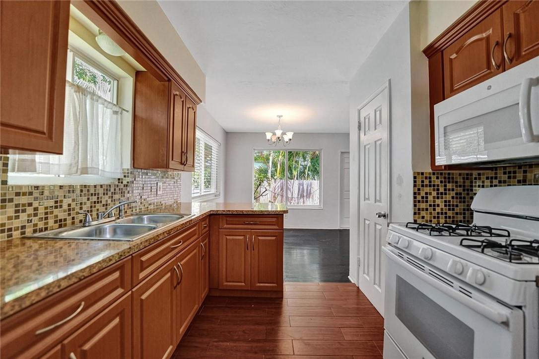 Poinsettia Heights - Residential